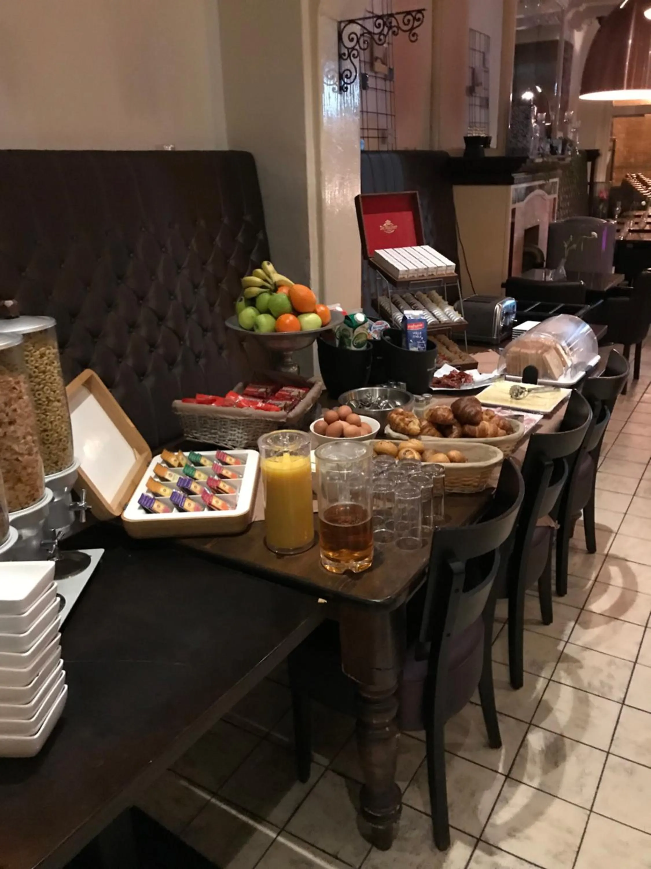 Breakfast in Hotel Carillon