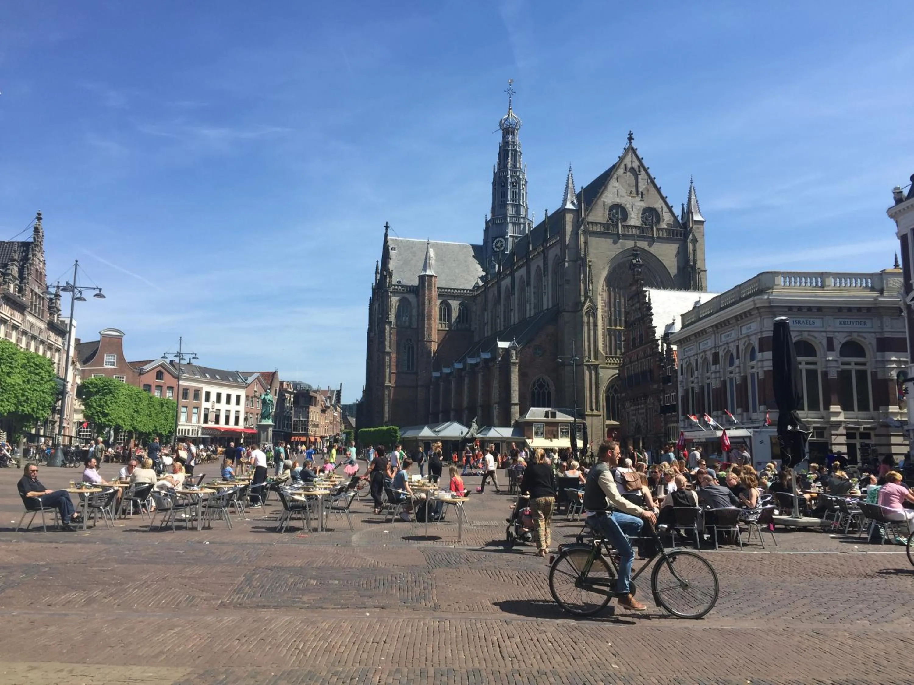 Nearby landmark in Hotel Carillon