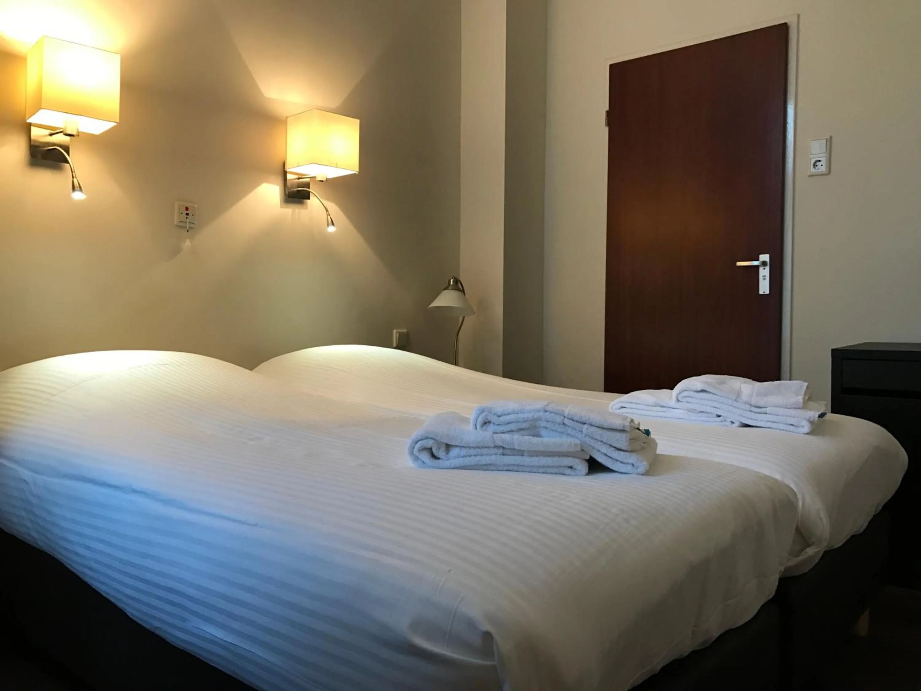 Bedroom, Bed in Hotel Carillon