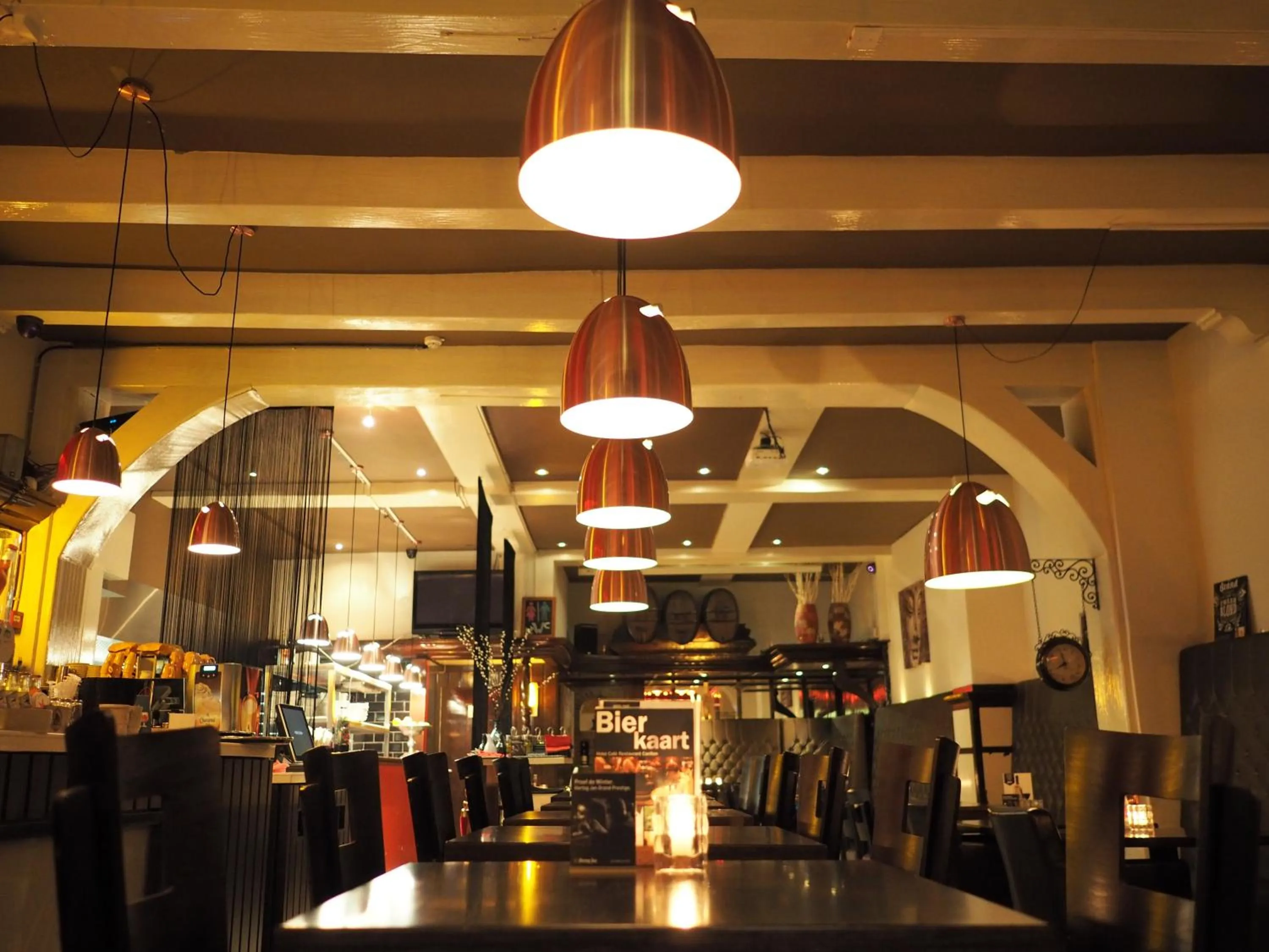 Restaurant/places to eat in Hotel Carillon