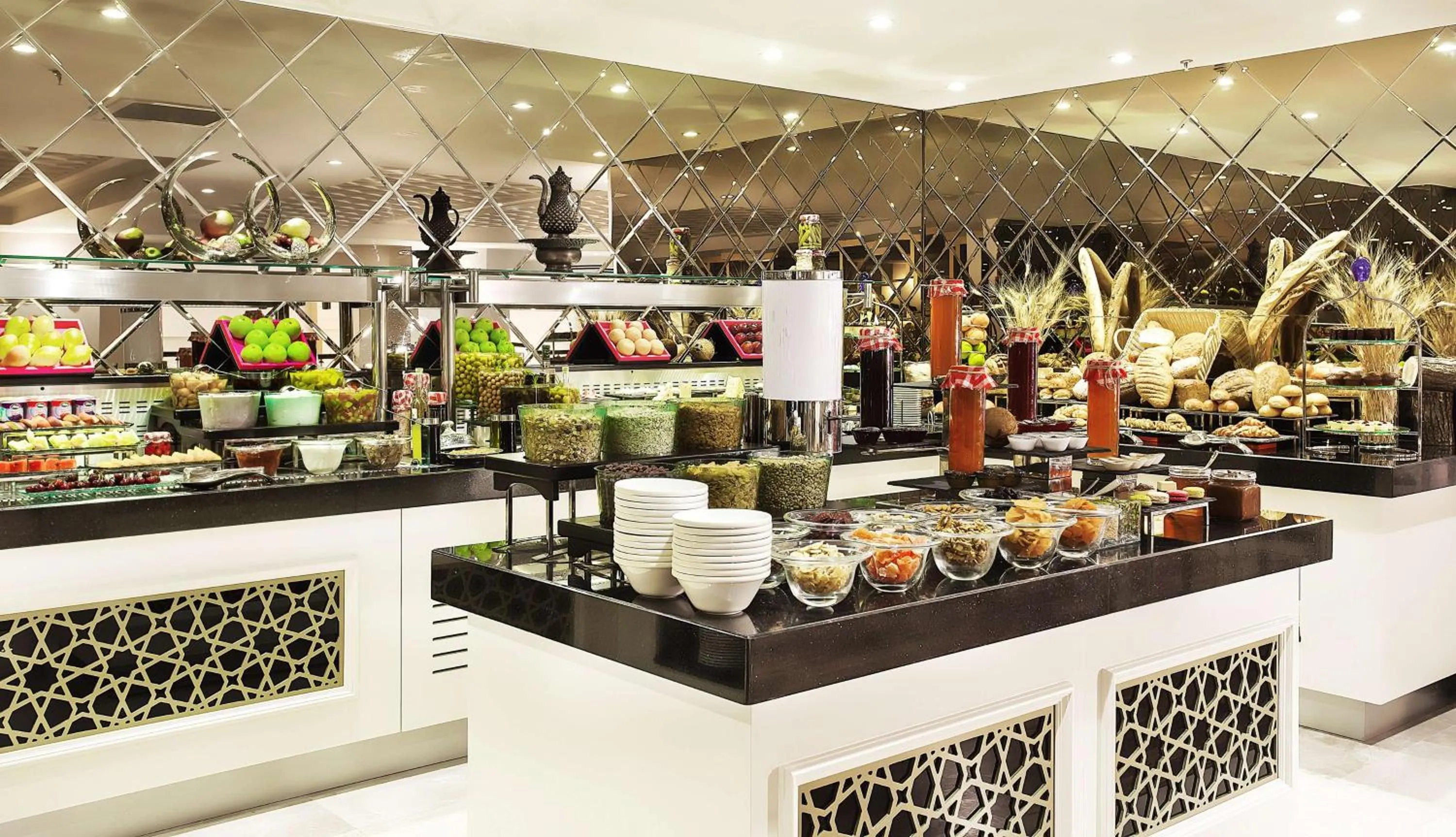 Dining area in DoubleTree By Hilton Gaziantep