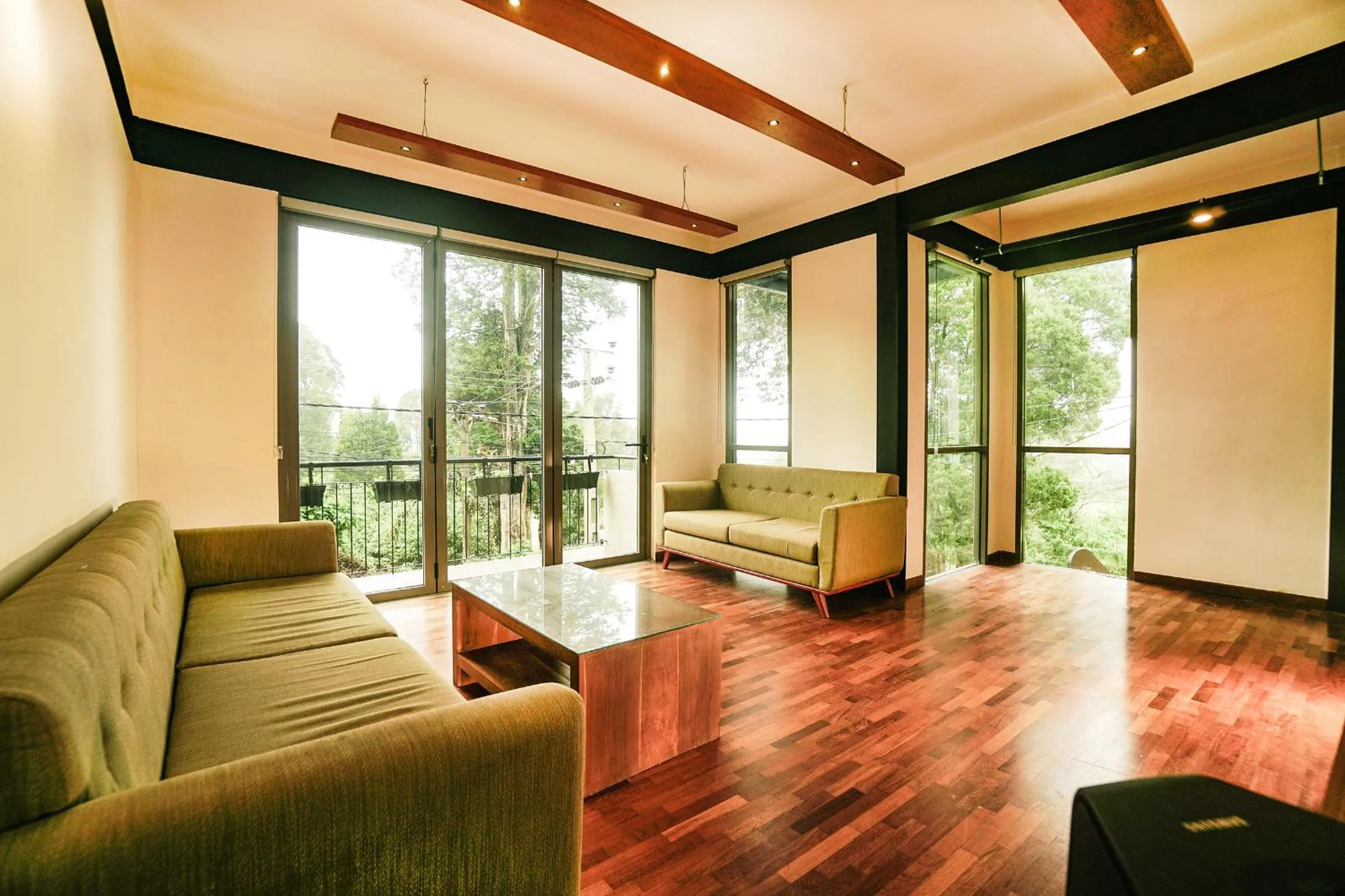 Communal lounge/ TV room in Hotel Bulwark