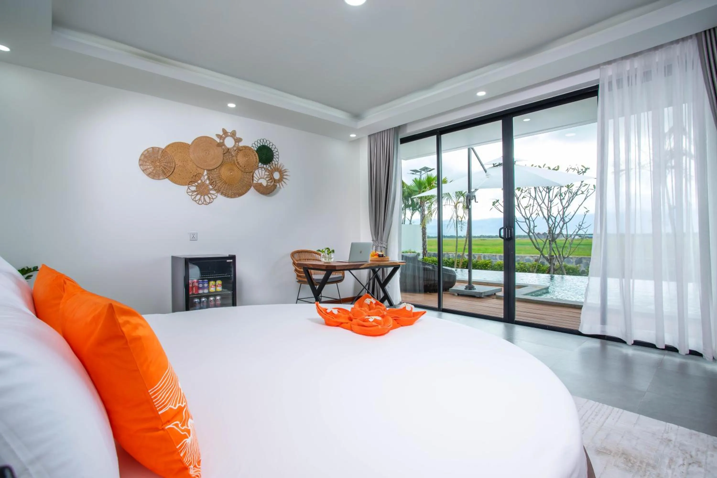 Bathroom, Bed in Wonderland Suites and Resort