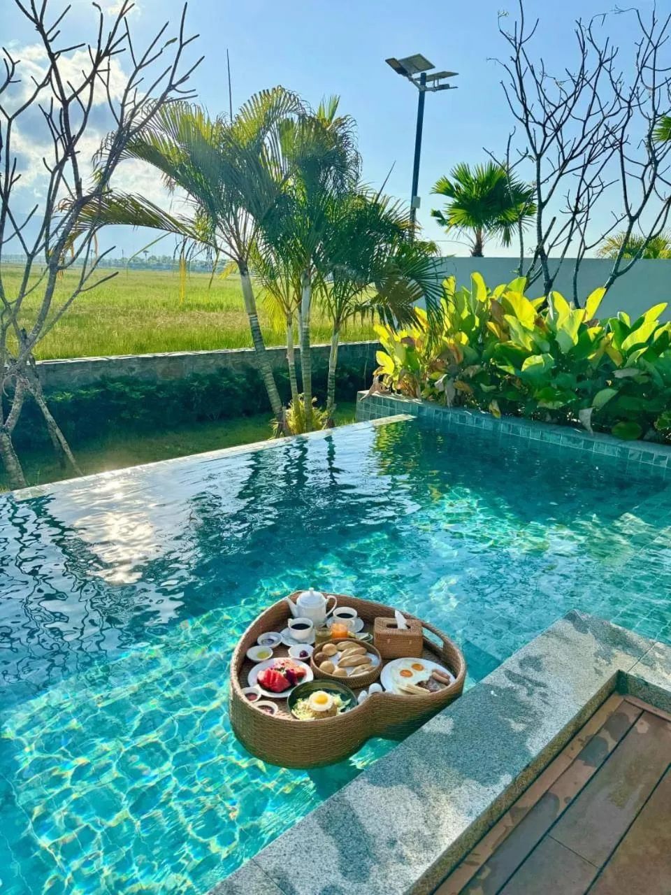 Breakfast in Wonderland Suites and Resort