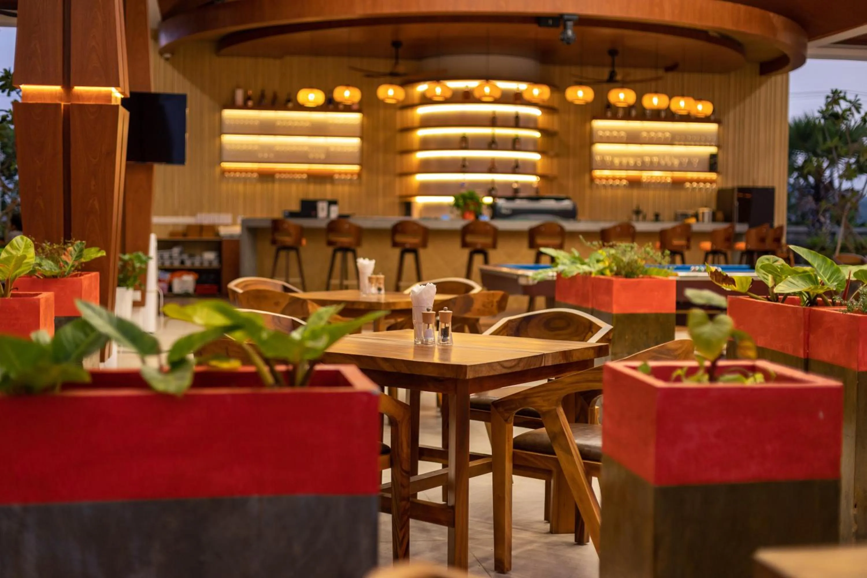 Restaurant/places to eat in Wonderland Suites and Resort