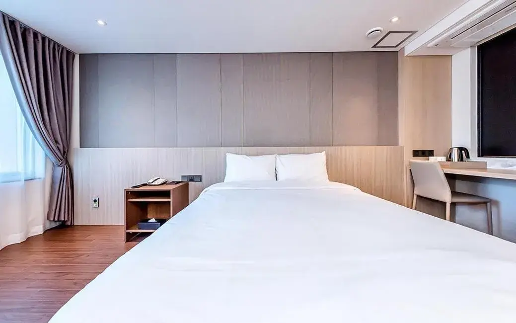 Superior Double Room in Noblepia Hotel Superior Double Room in Noblepia Hotel