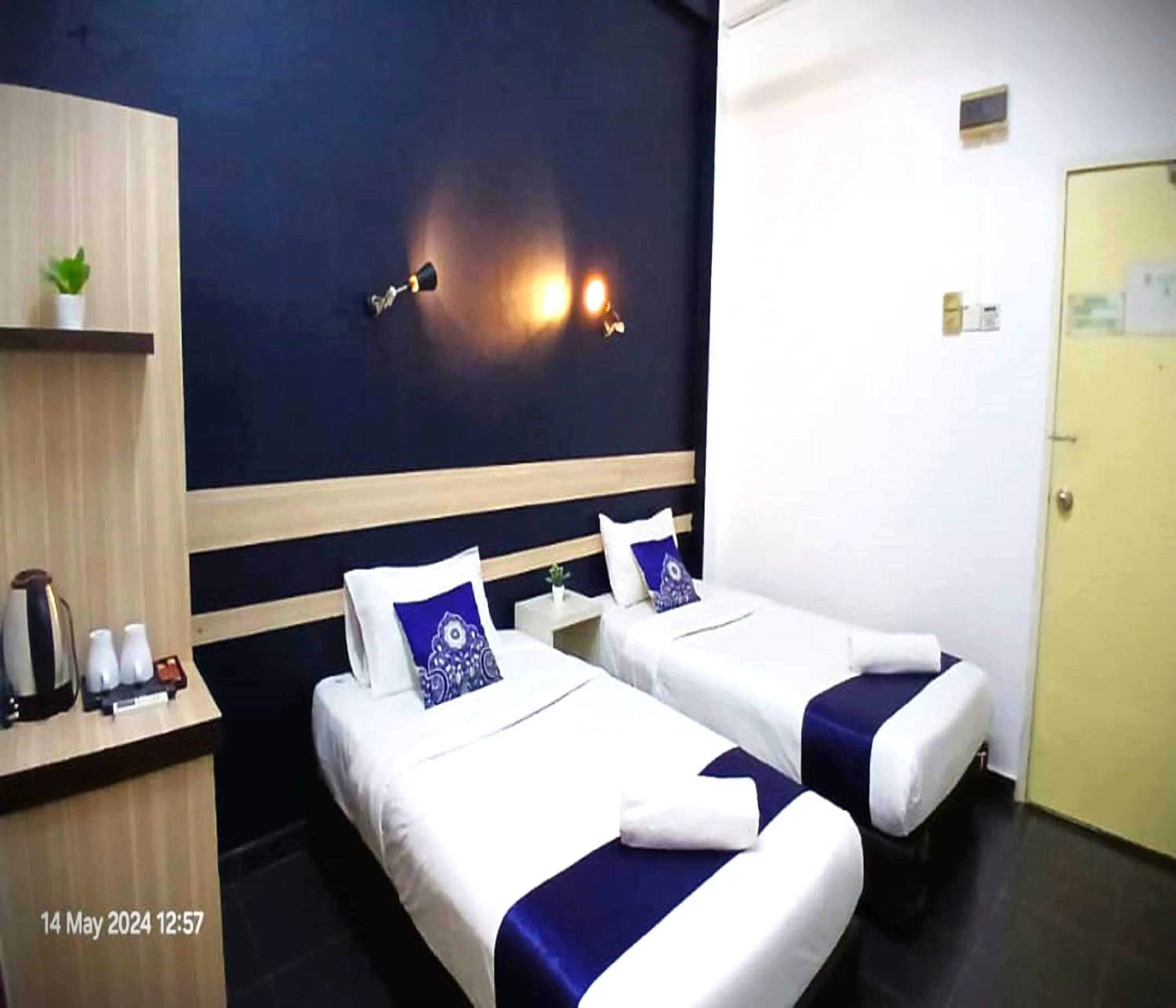 Photo of the whole room in Alia Express Green Mango, Kota Bharu