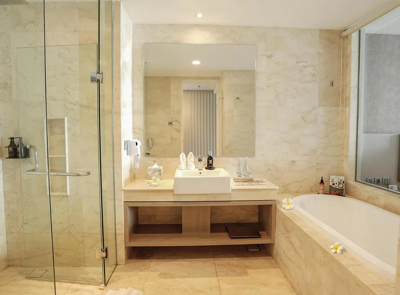 Bath in Platinum Hotel Jimbaran Beach Bali