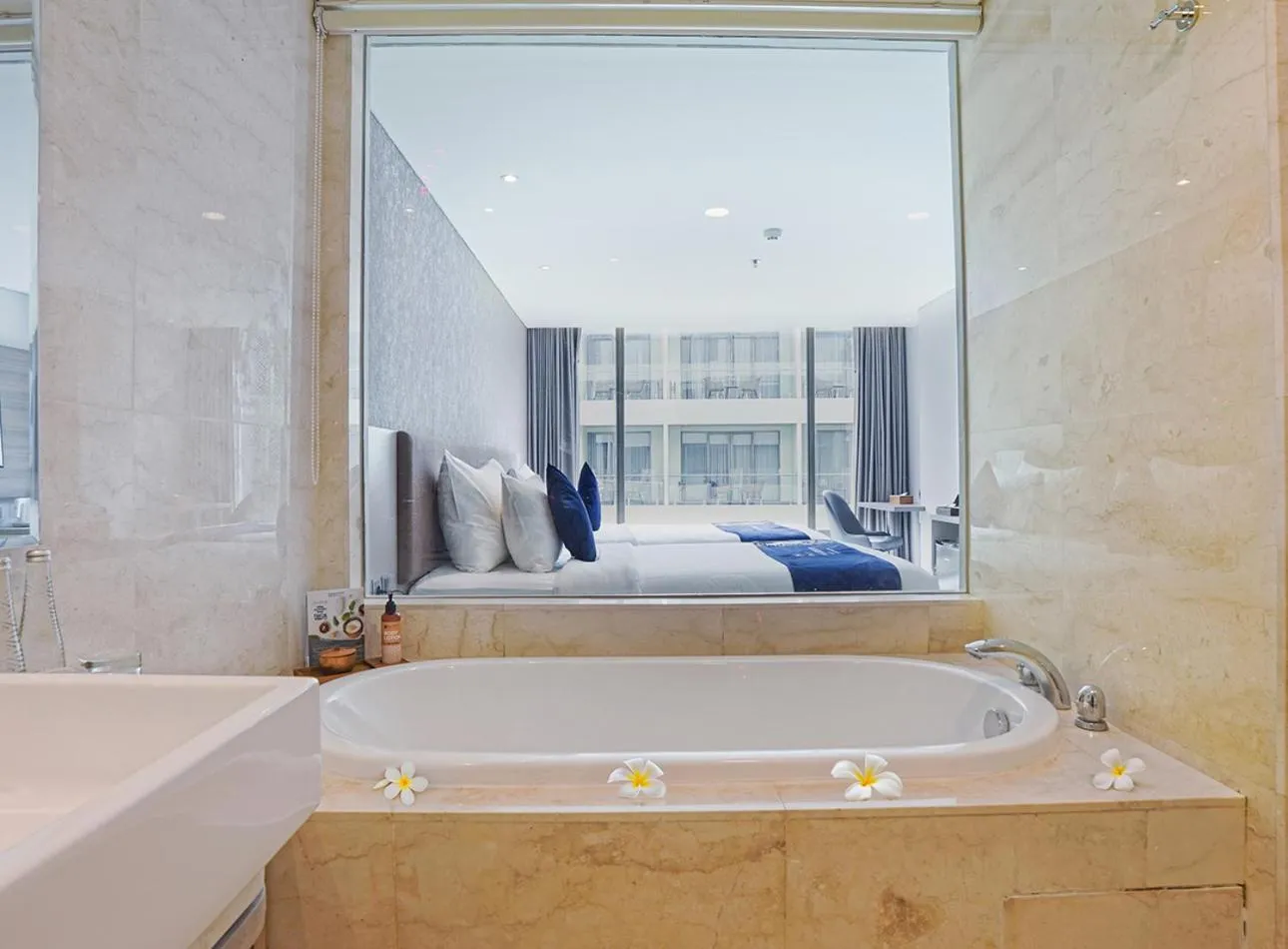 Bath, Bed in Platinum Hotel Jimbaran Beach Bali