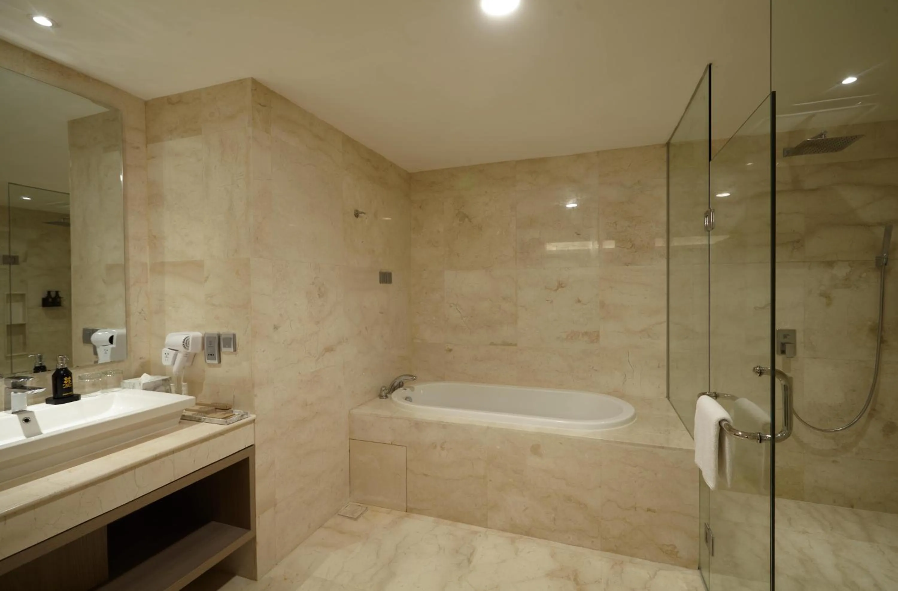 Shower in Platinum Hotel Jimbaran Beach Bali