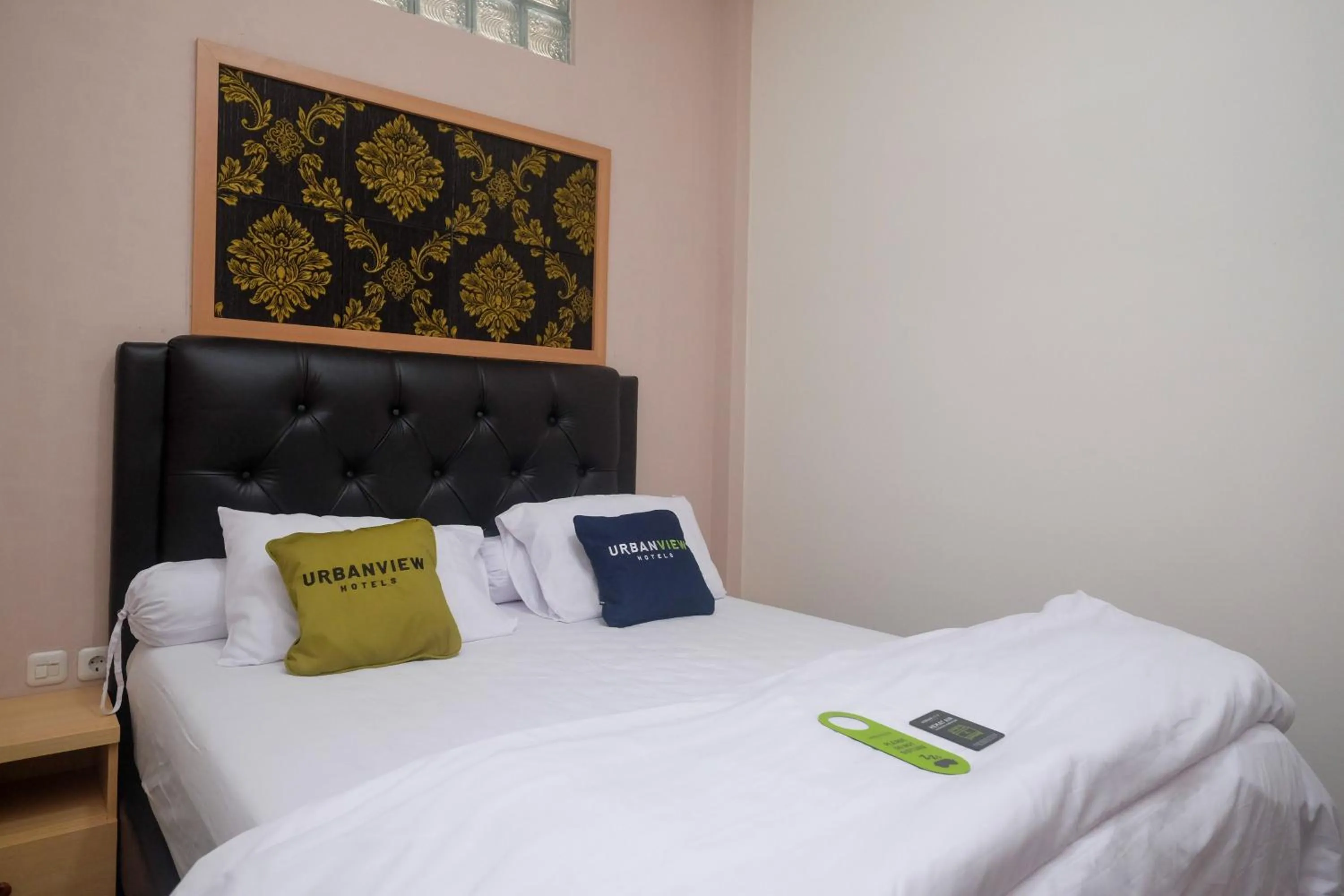 Bed in Urbanview Grand Lotus Hotel by RedDoorz