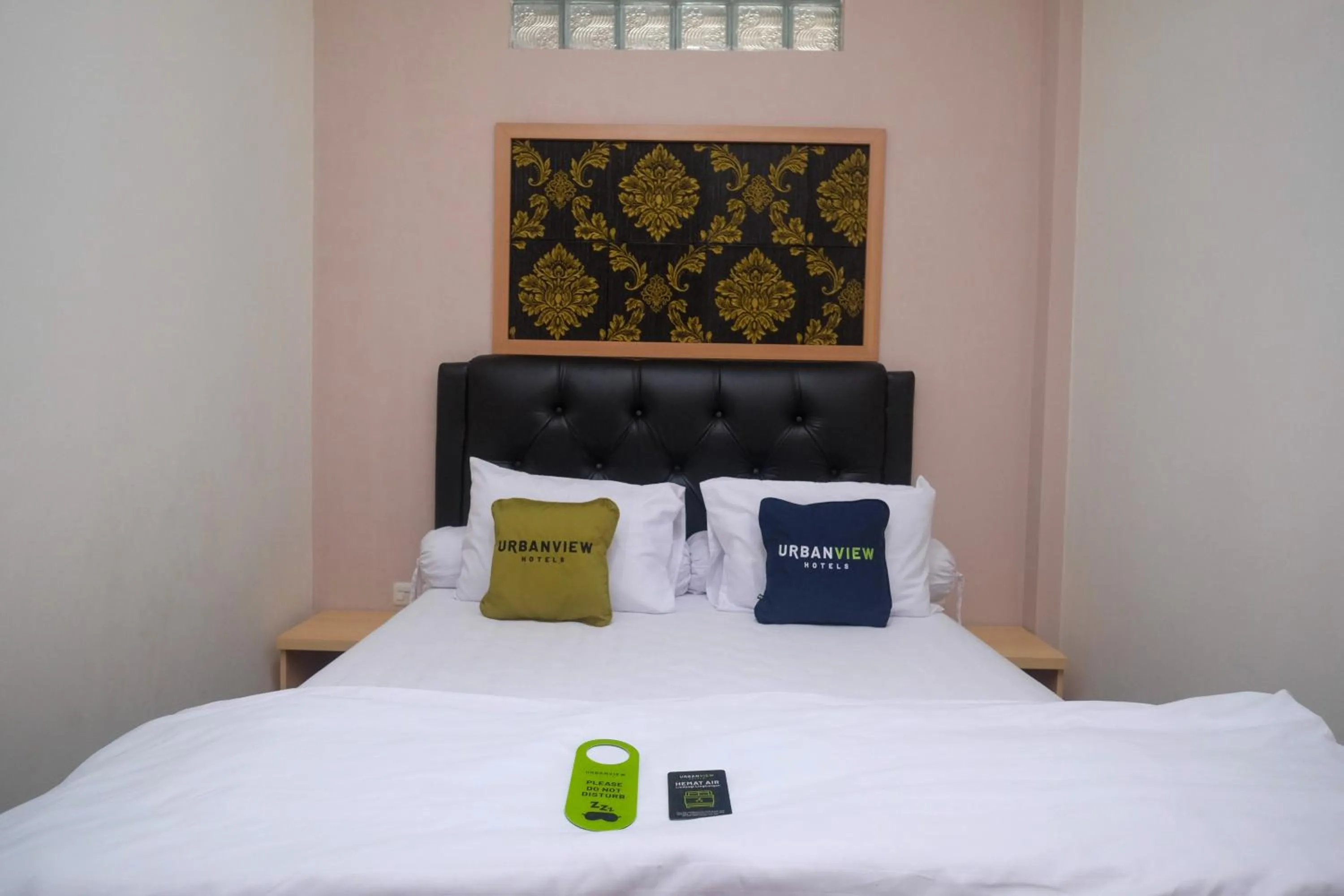 Bed in Urbanview Grand Lotus Hotel by RedDoorz