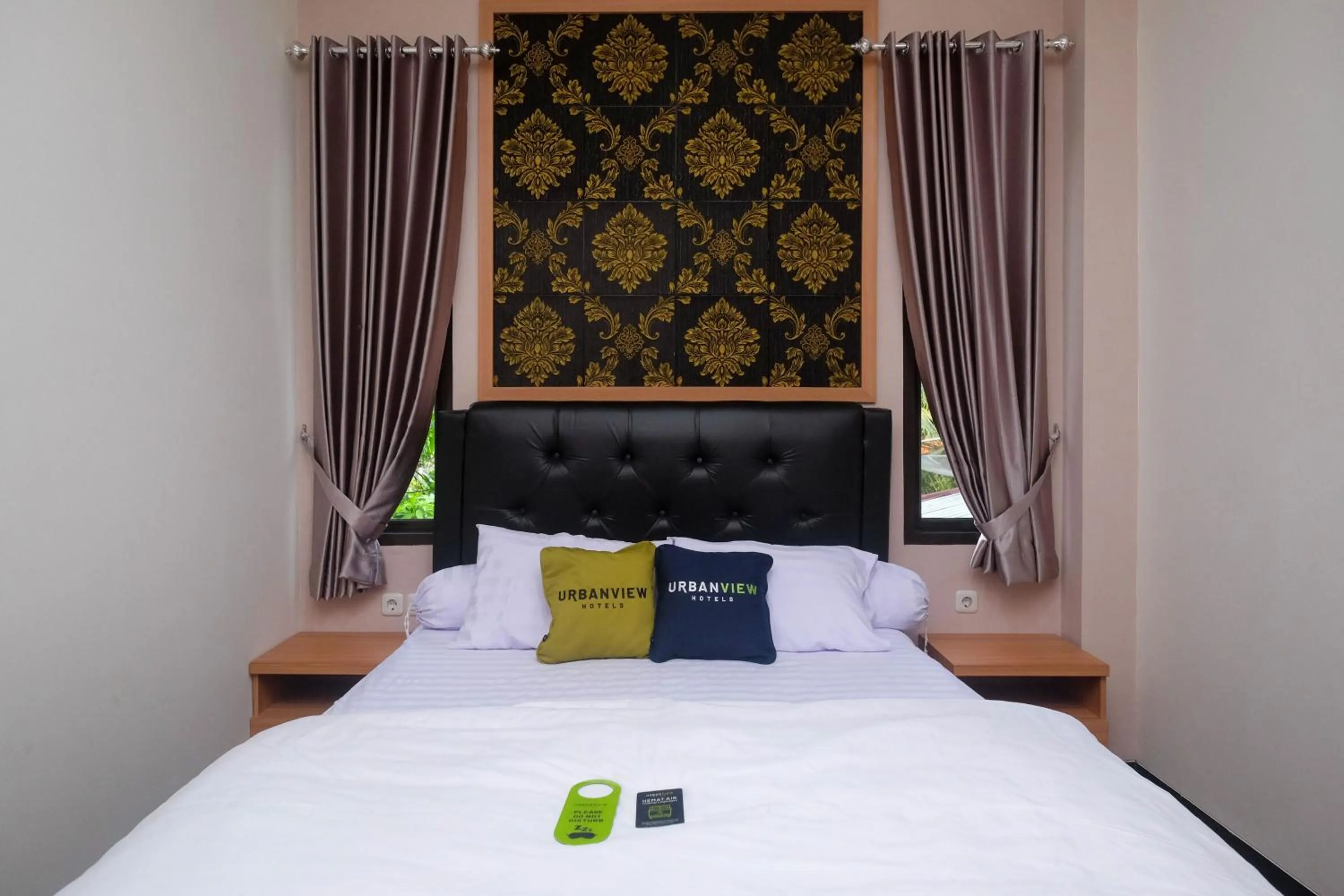 Bed in Urbanview Grand Lotus Hotel by RedDoorz