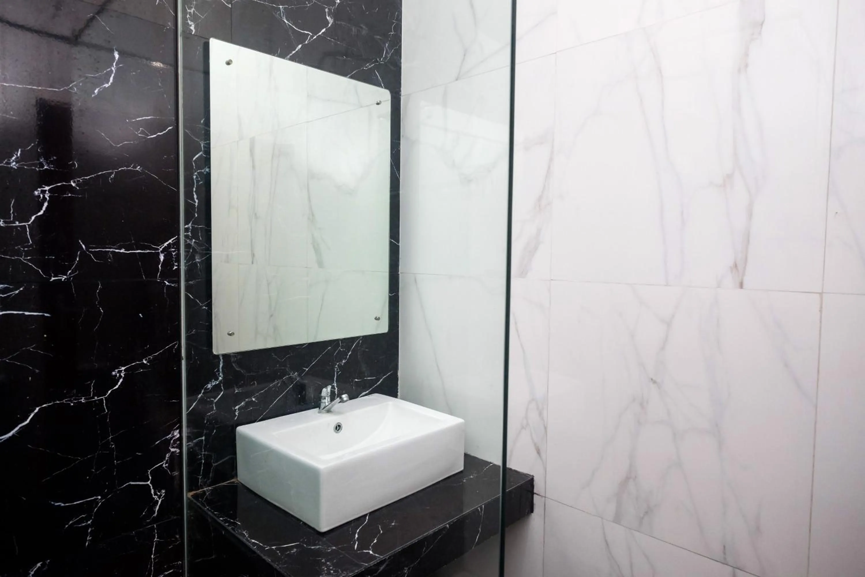 Urbanview Grand Lotus Hotel by RedDoorz