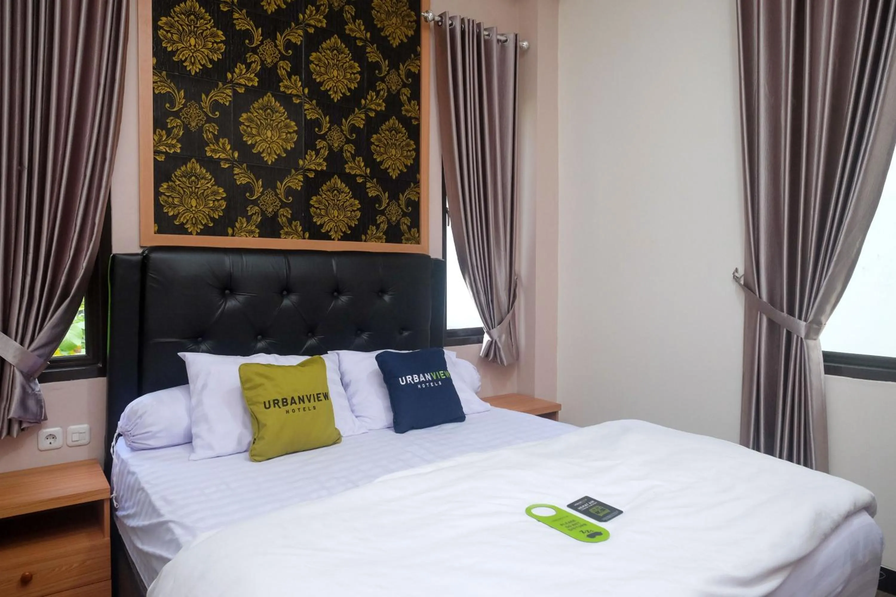 Bed in Urbanview Grand Lotus Hotel by RedDoorz