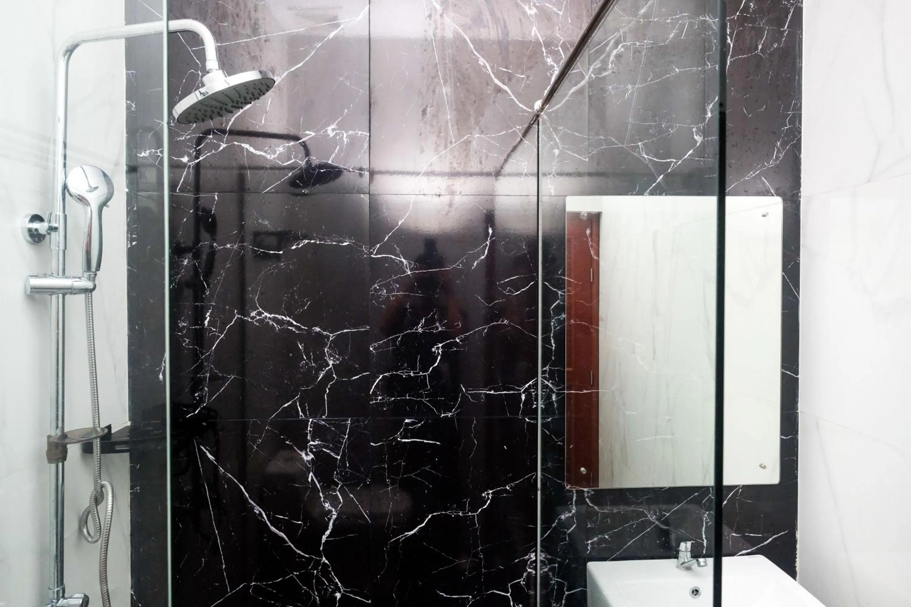 Urbanview Grand Lotus Hotel by RedDoorz