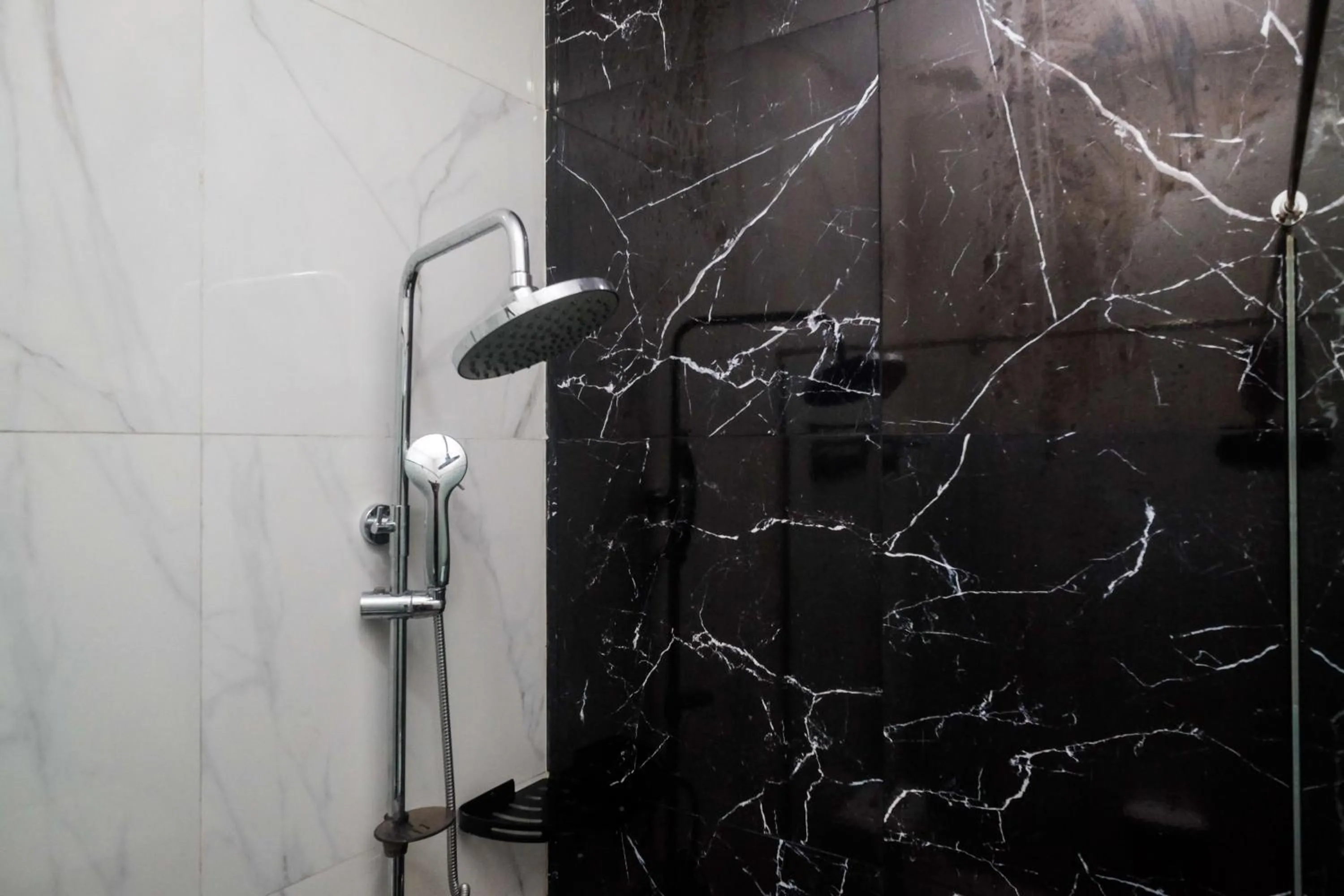 Urbanview Grand Lotus Hotel by RedDoorz