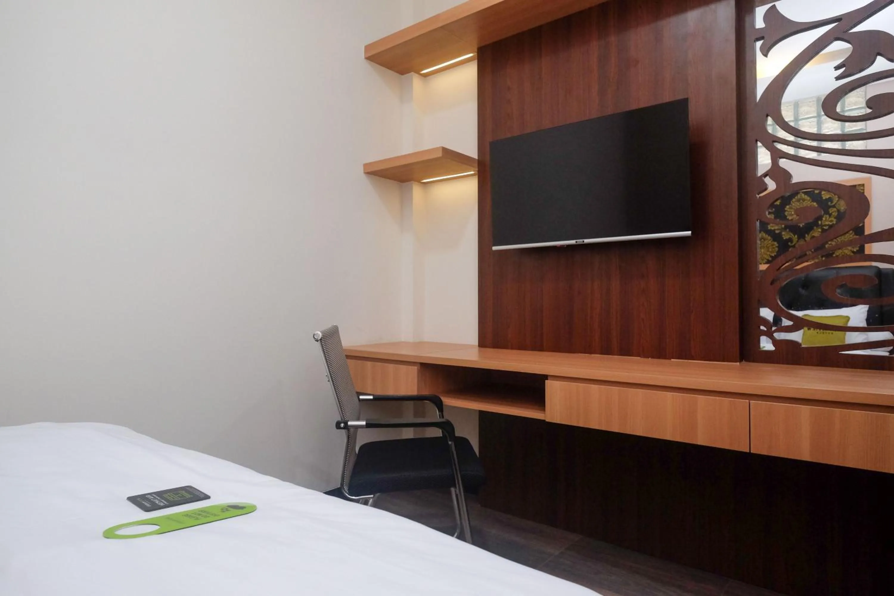 Bed in Urbanview Grand Lotus Hotel by RedDoorz