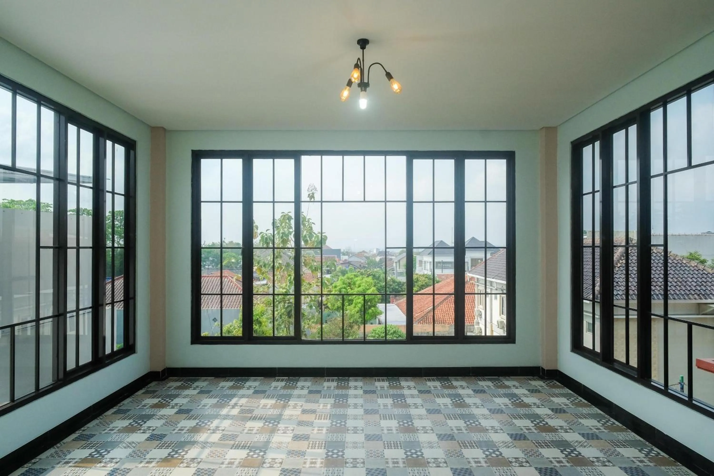 Urbanview Grand Lotus Hotel by RedDoorz