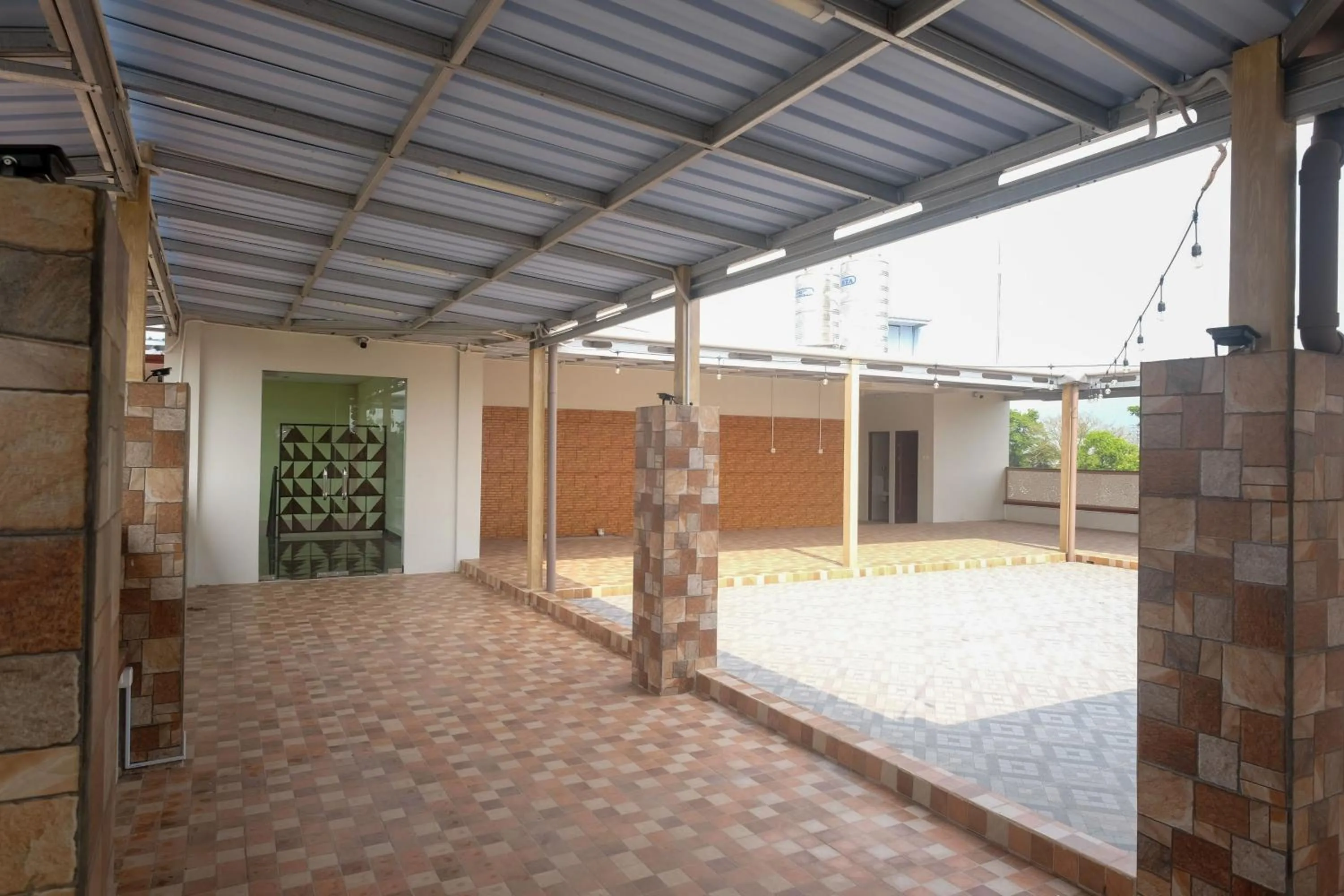 Urbanview Grand Lotus Hotel by RedDoorz