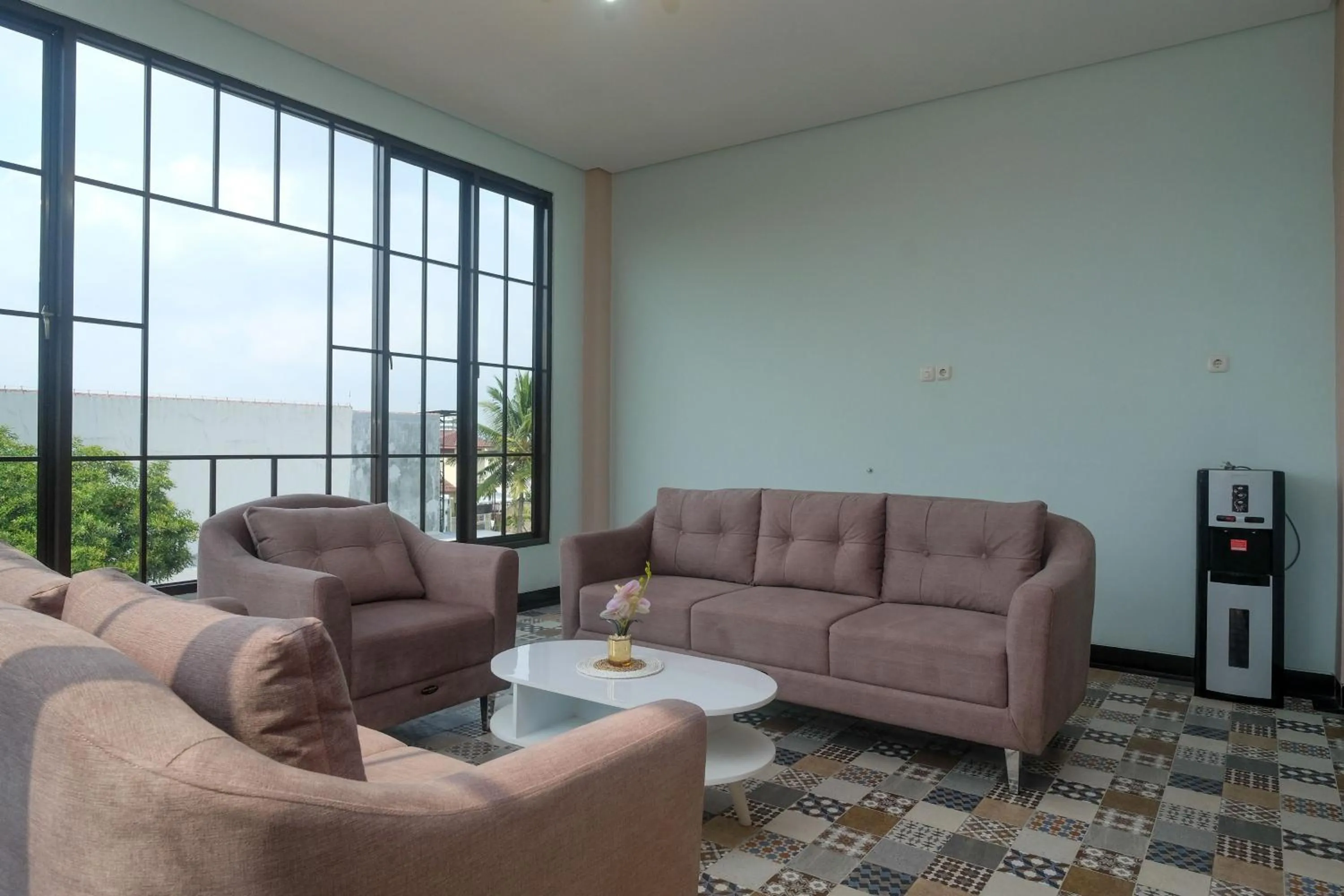 Urbanview Grand Lotus Hotel by RedDoorz