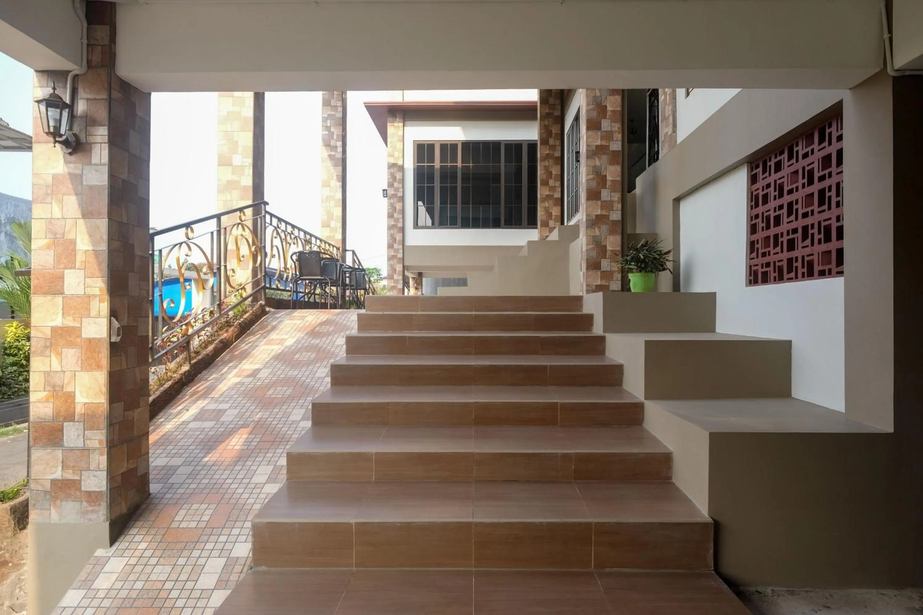 Urbanview Grand Lotus Hotel by RedDoorz