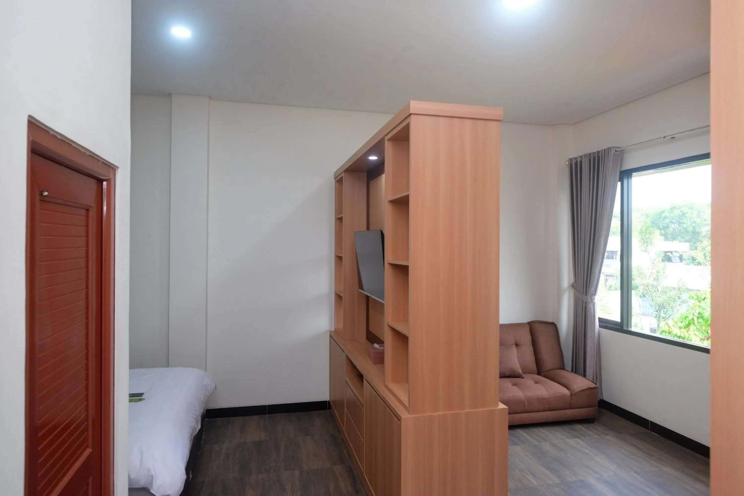 Urbanview Grand Lotus Hotel by RedDoorz