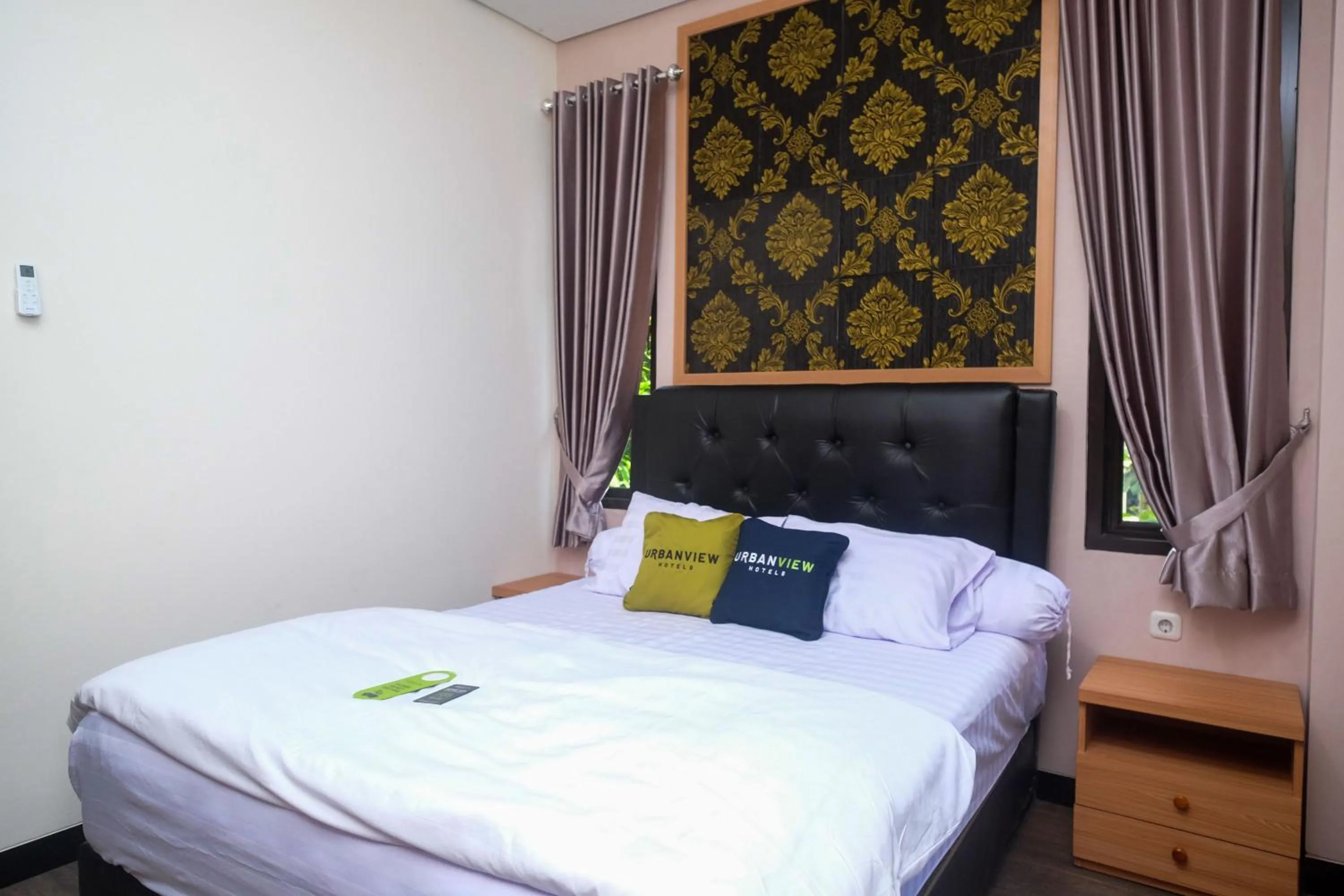 Bed in Urbanview Grand Lotus Hotel by RedDoorz