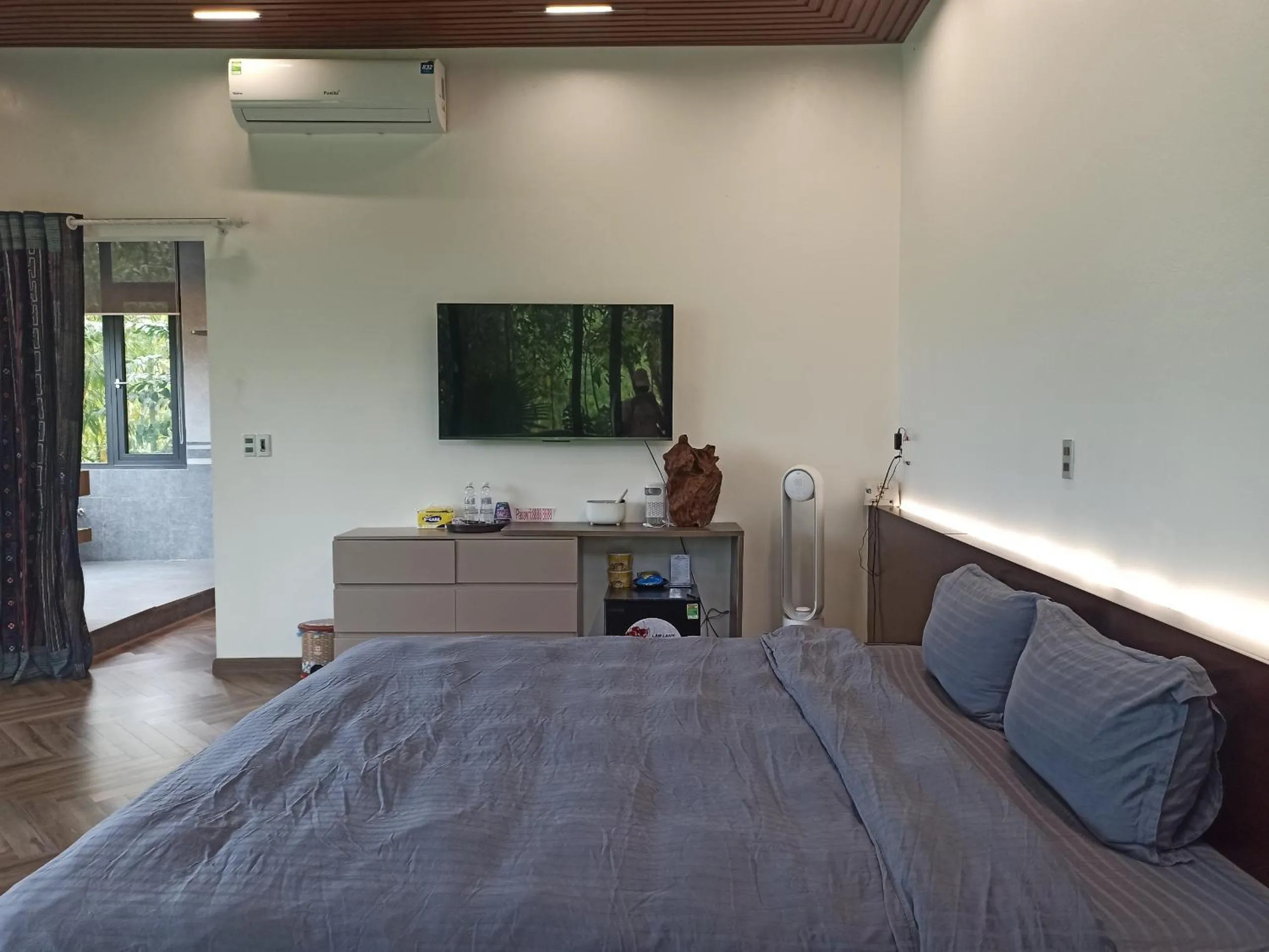 Bed in Lake House