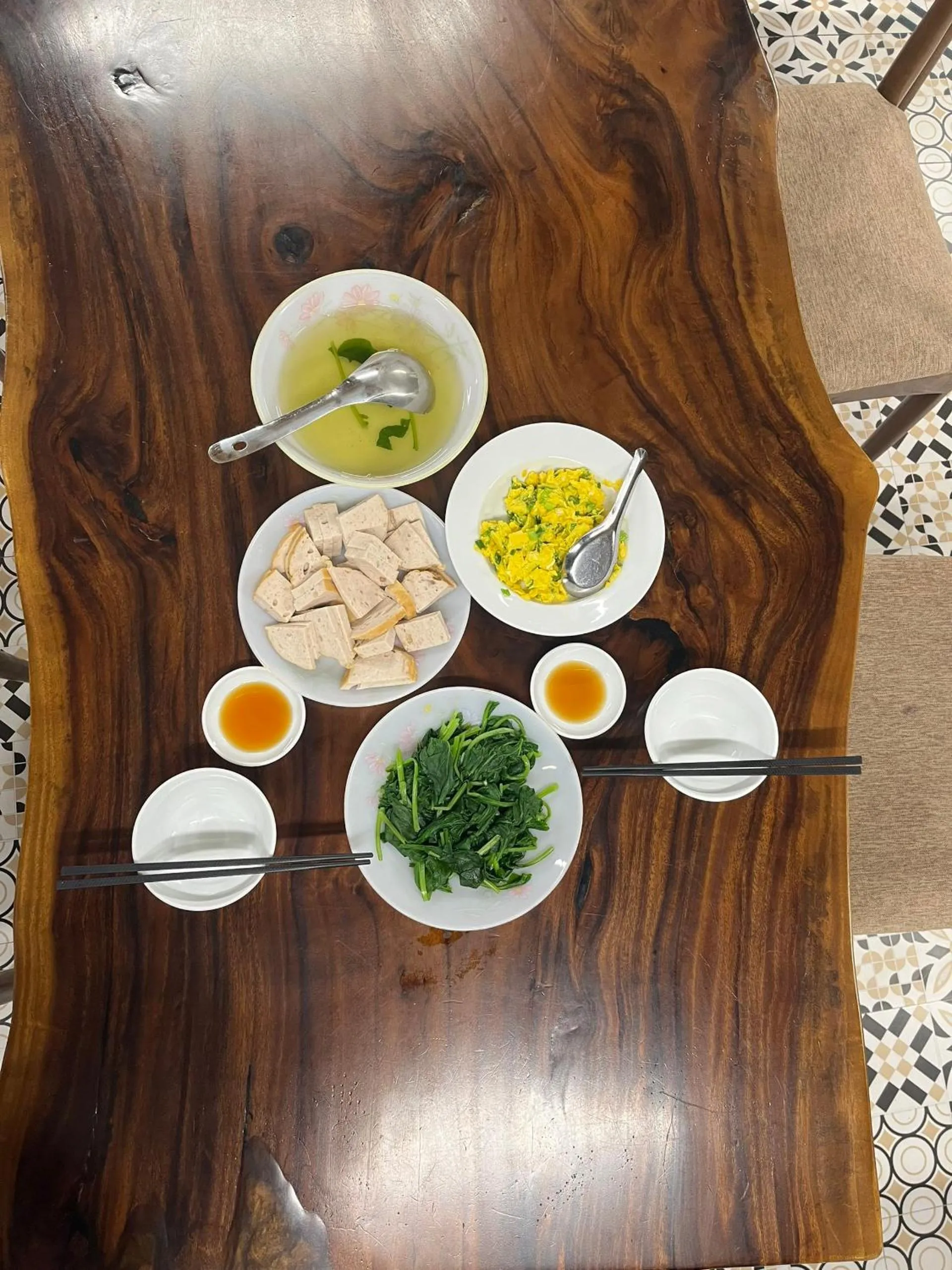 Food and drinks in Lake House