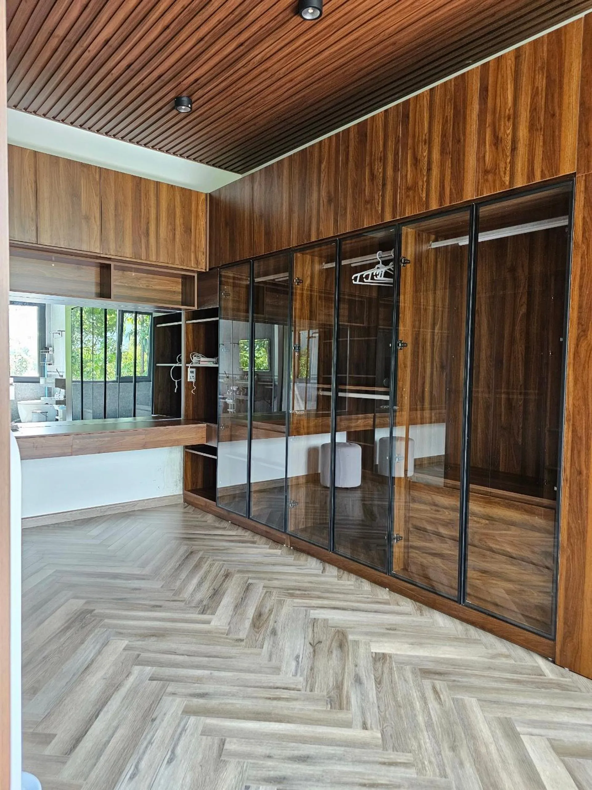 wardrobe in Lake House