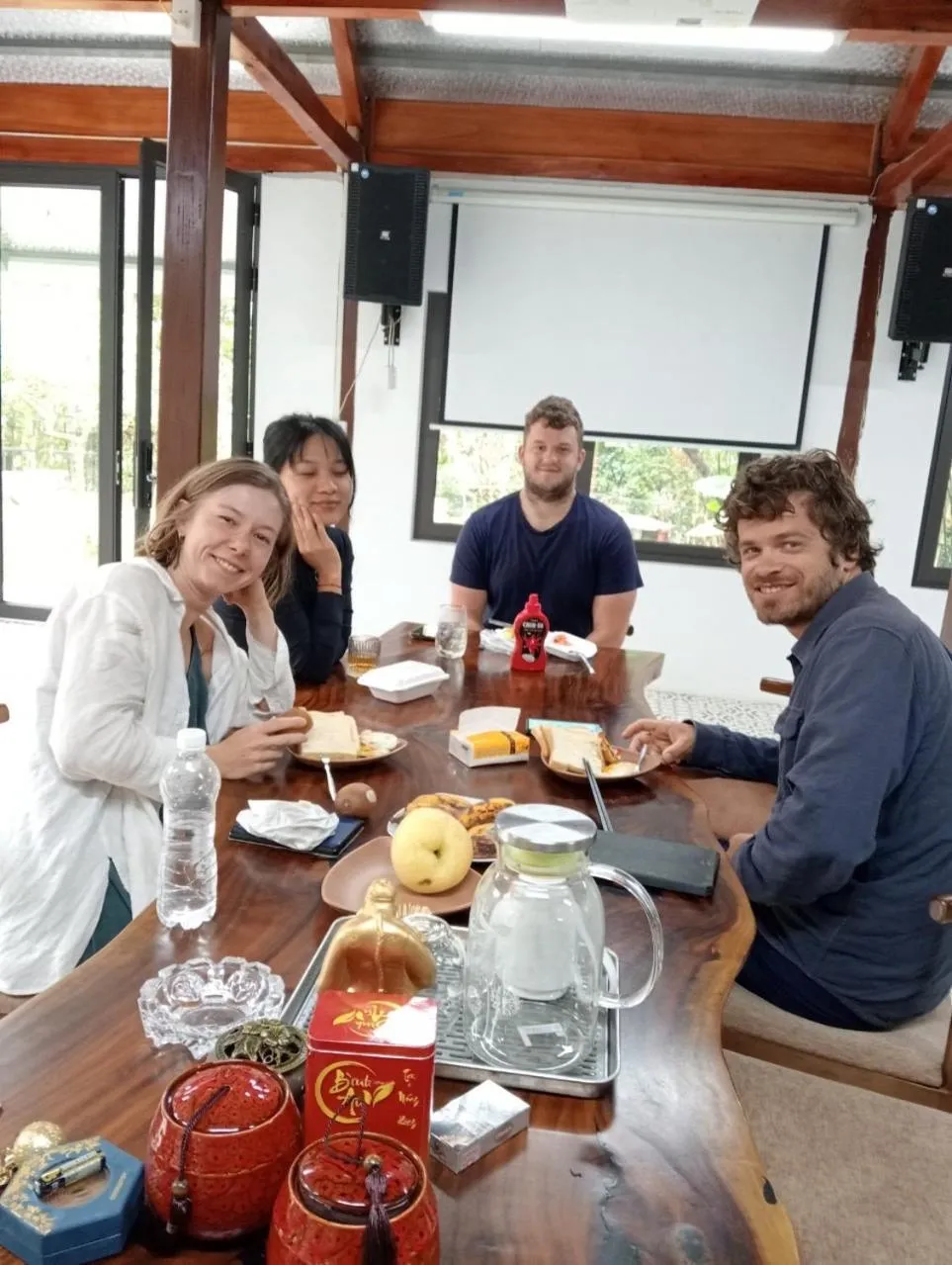 Food and drinks in Lake House