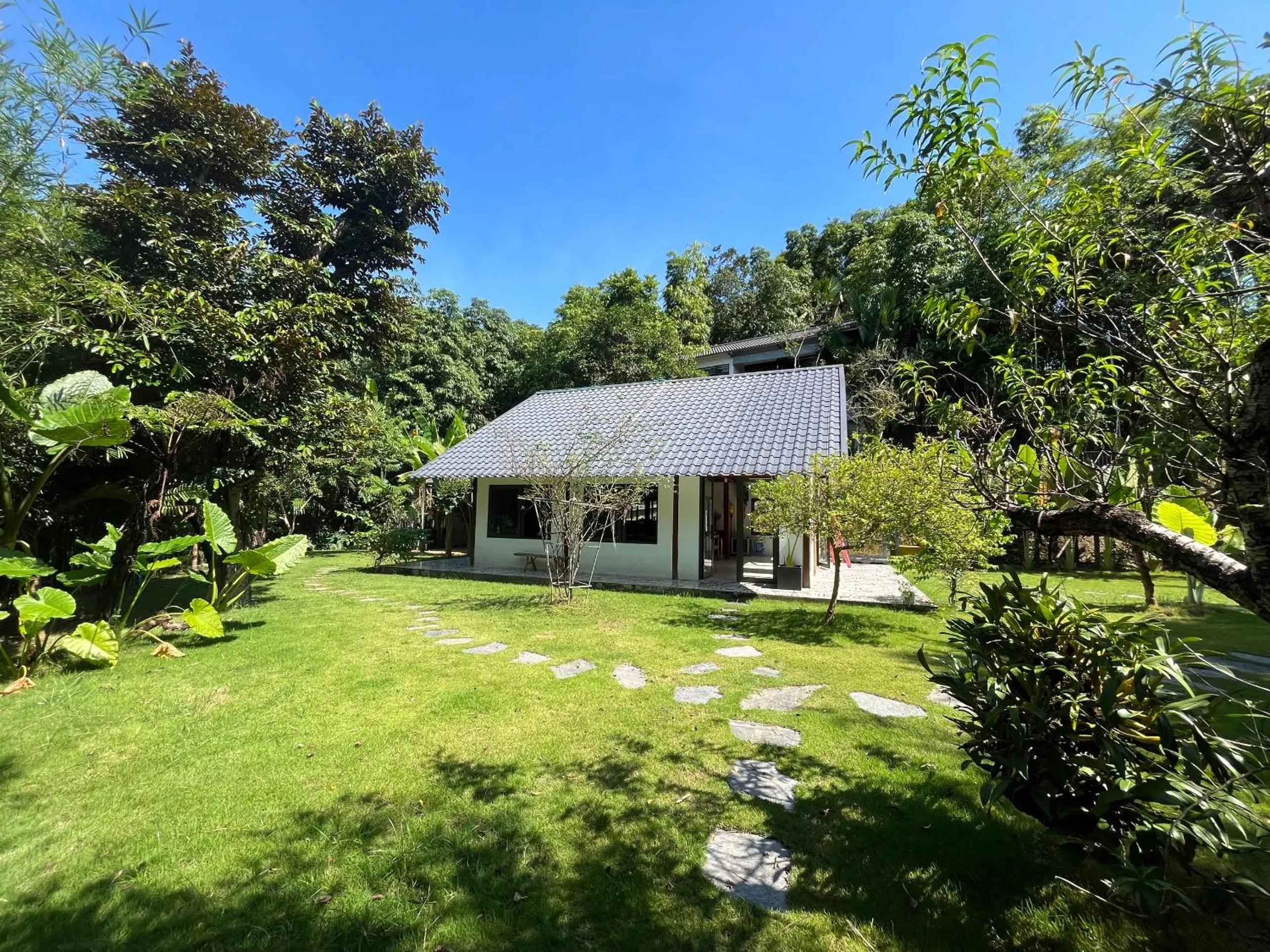 Garden in Lake House