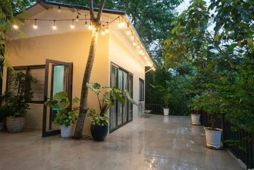 Garden view in Lake House