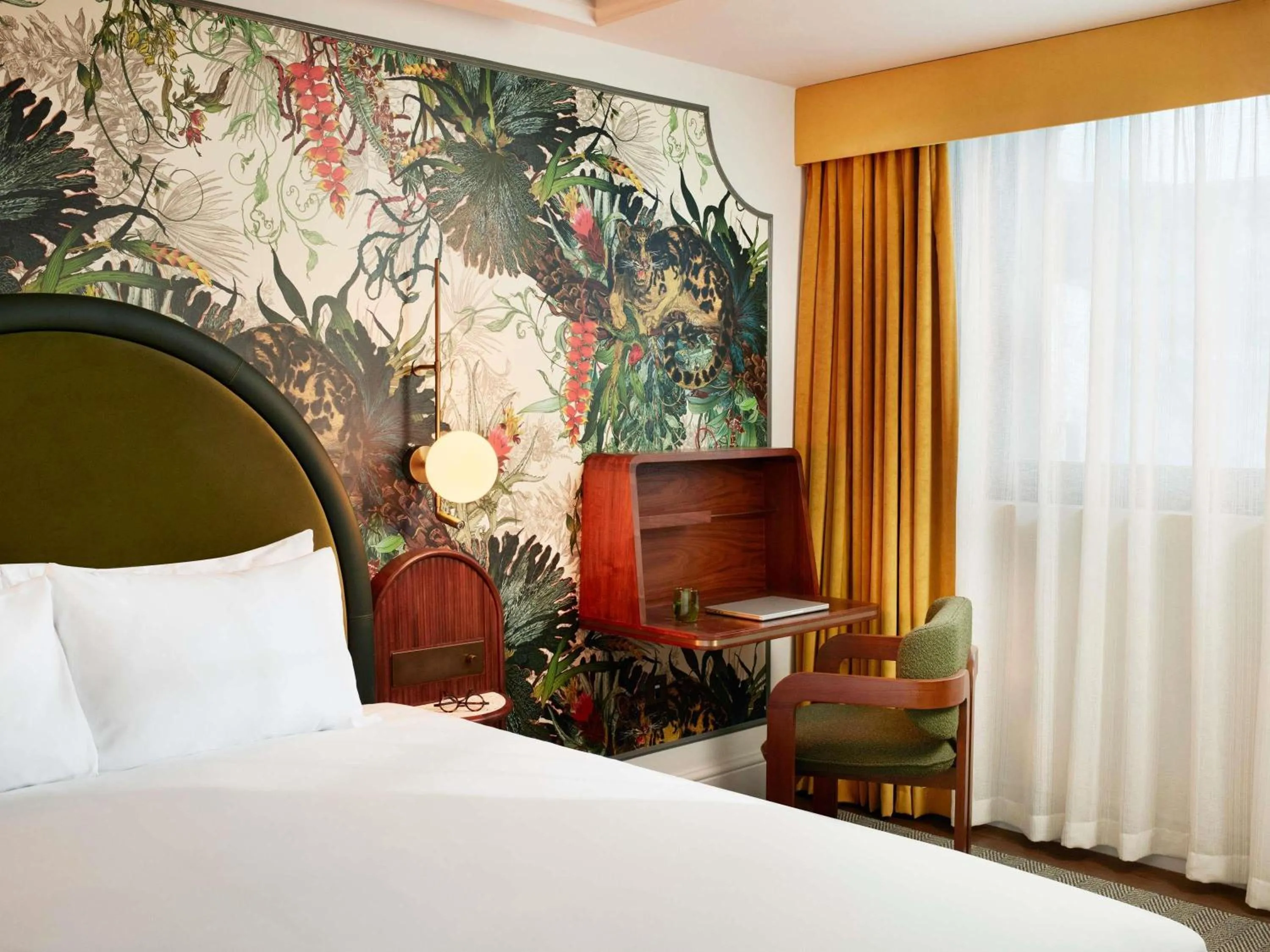 Bedroom, Bed in Hyde London City - St Paul's