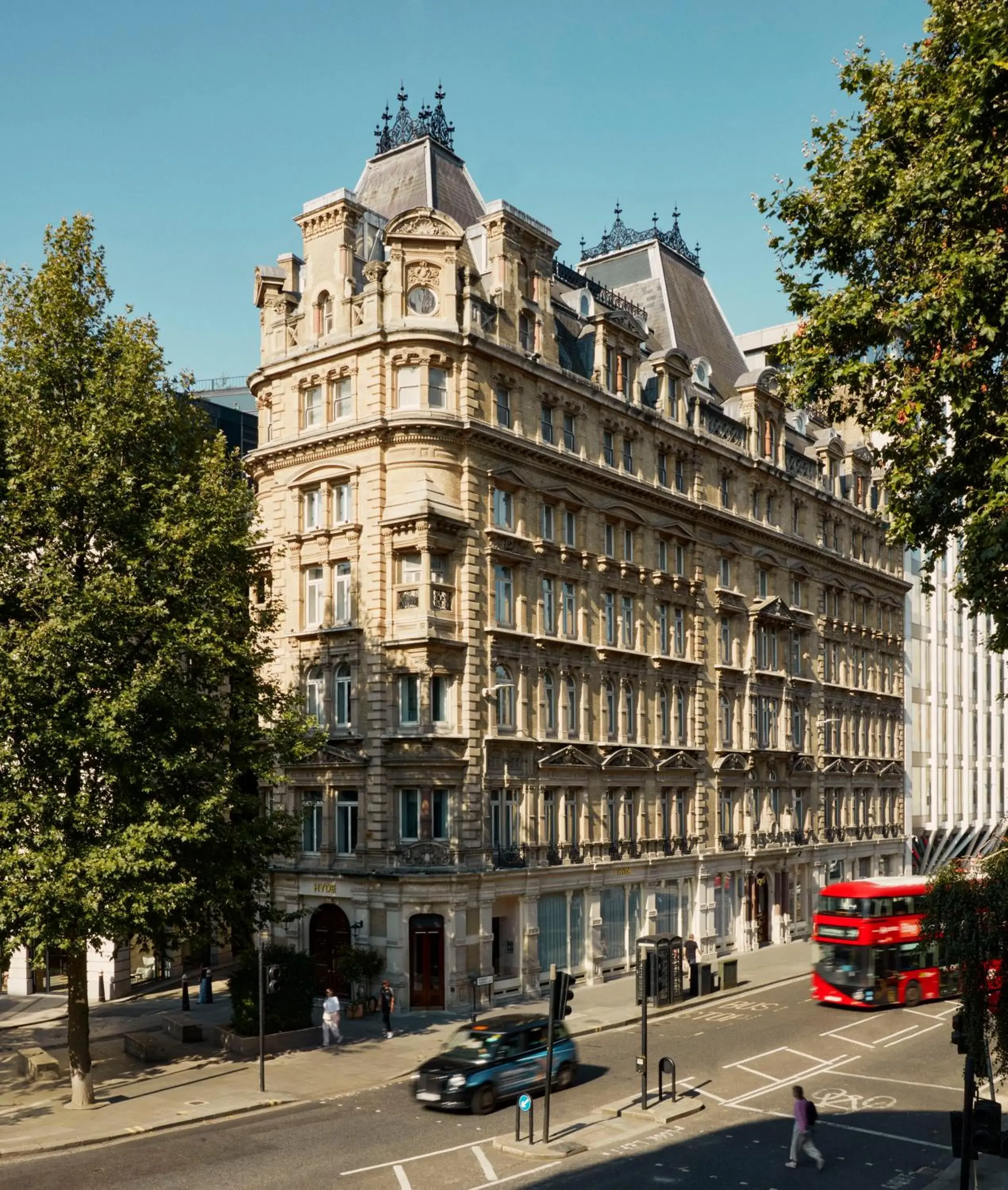 Property building in Hyde London City - St Paul's Property building in Hyde London City - St Paul's