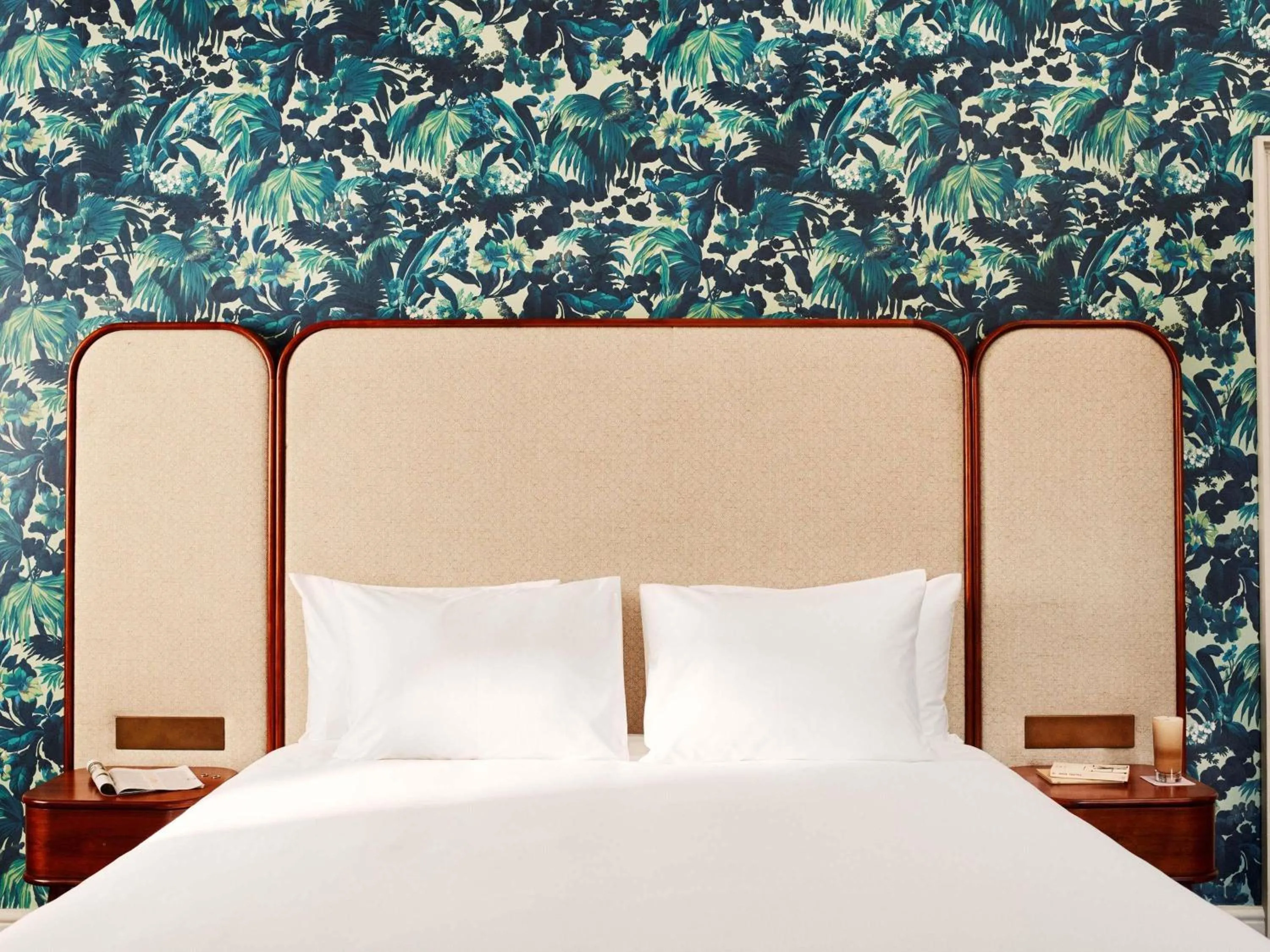 Photo of the whole room, Bed in Hyde London City - St Paul's