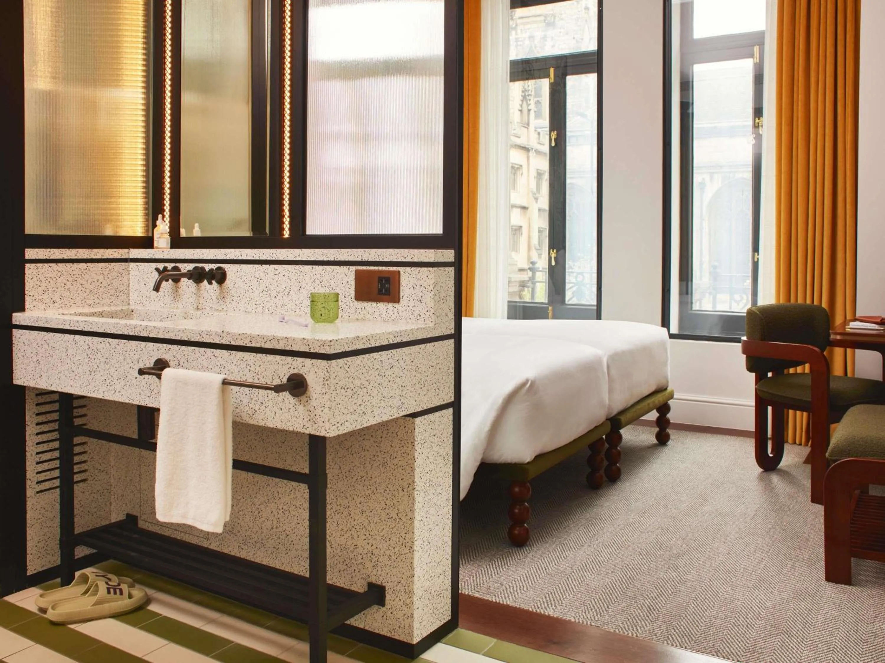 Bedroom, Bed in Hyde London City - St Paul's