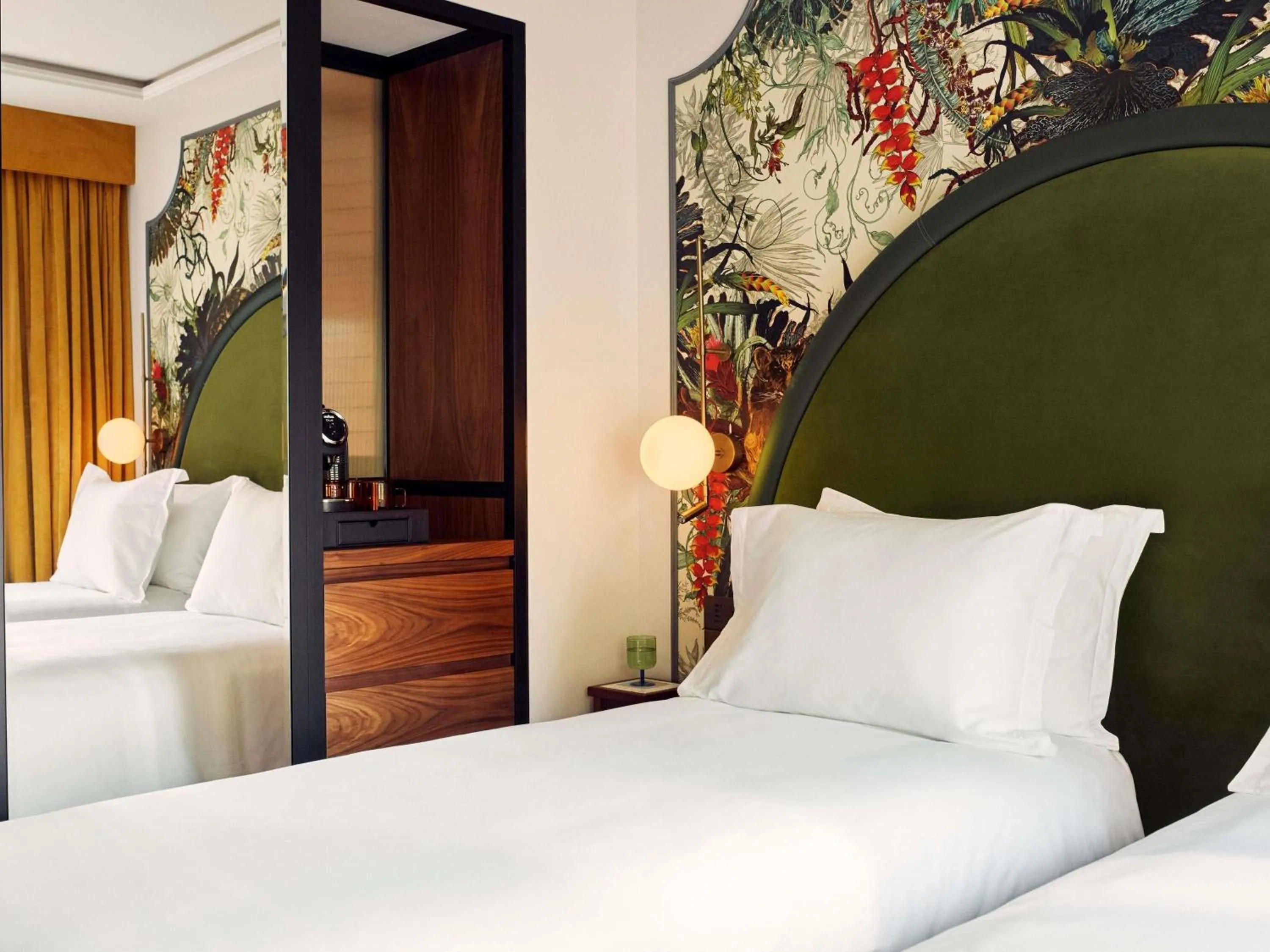 Bedroom, Bed in Hyde London City - St Paul's