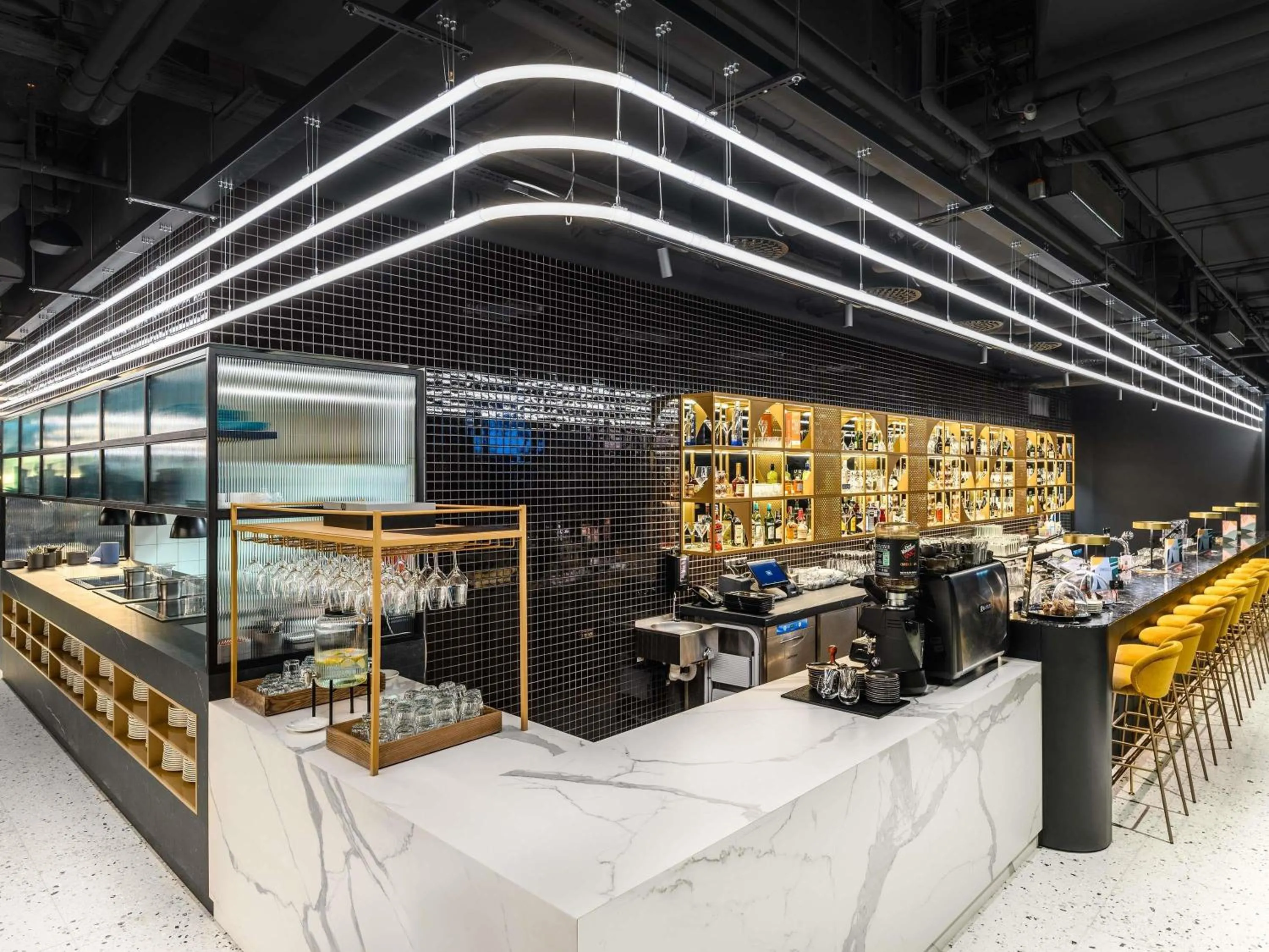 Lounge or bar in TRIBE Budapest Stadium