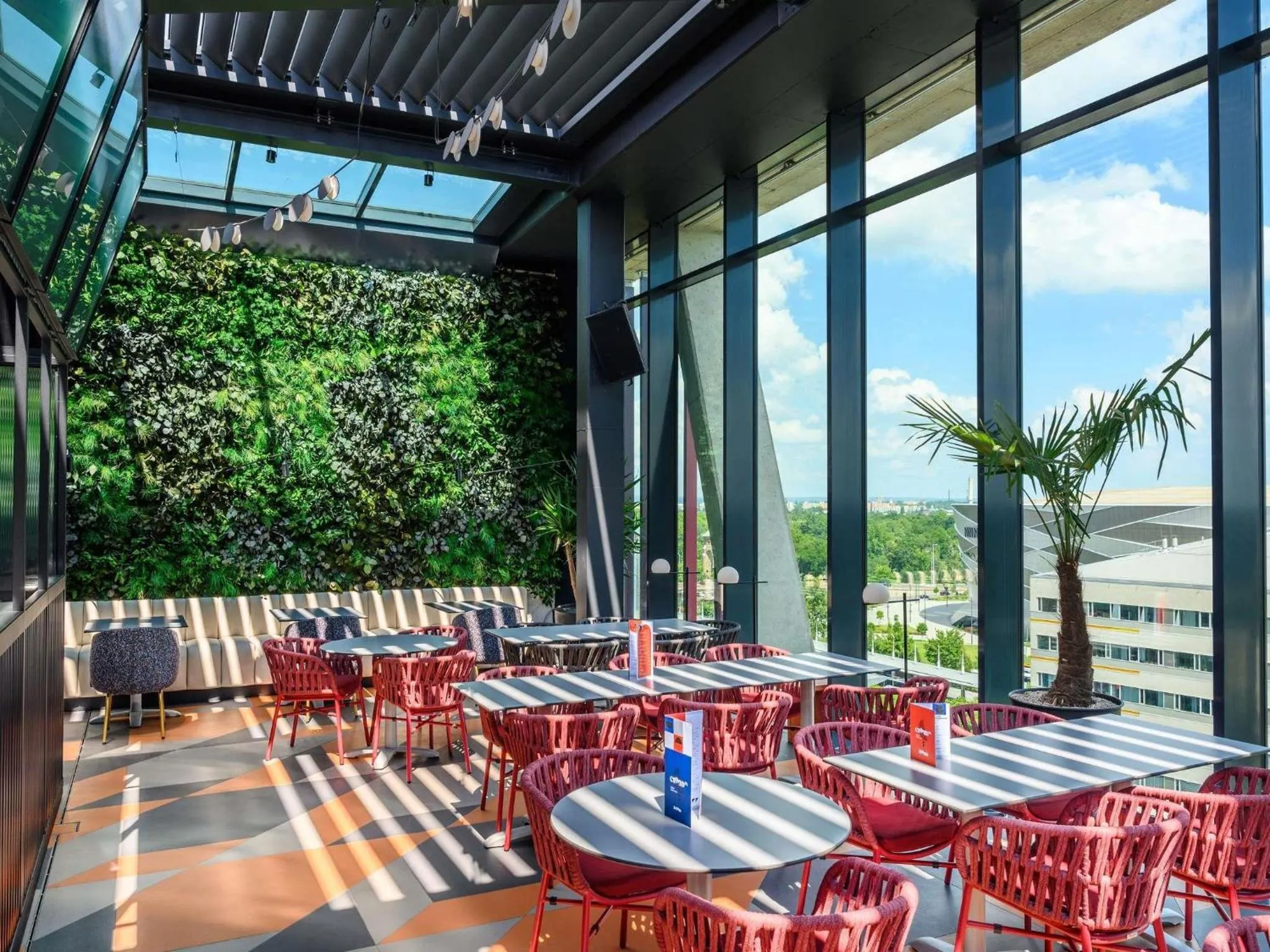 Lounge or bar in TRIBE Budapest Stadium