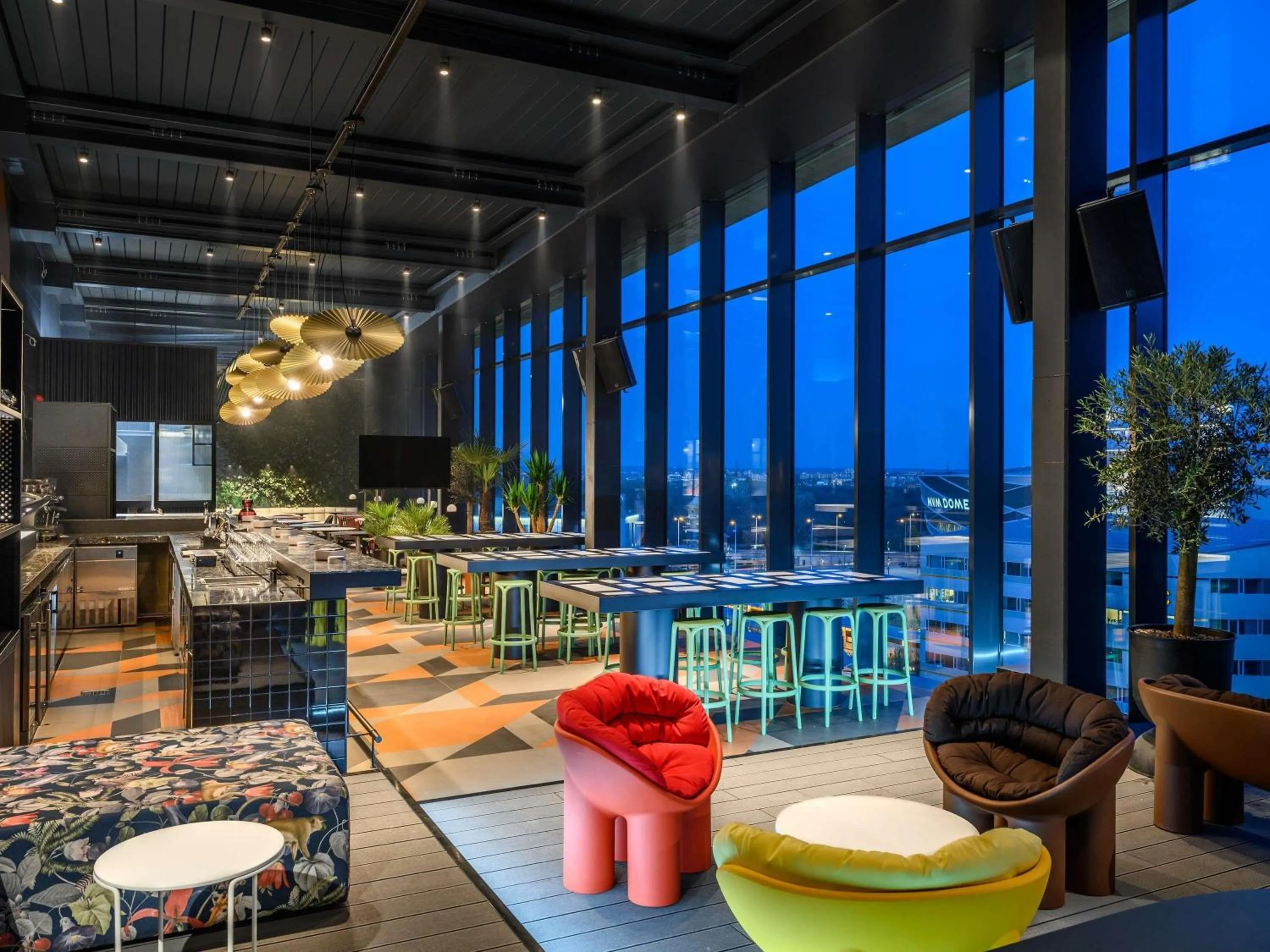 Restaurant/places to eat in TRIBE Budapest Stadium