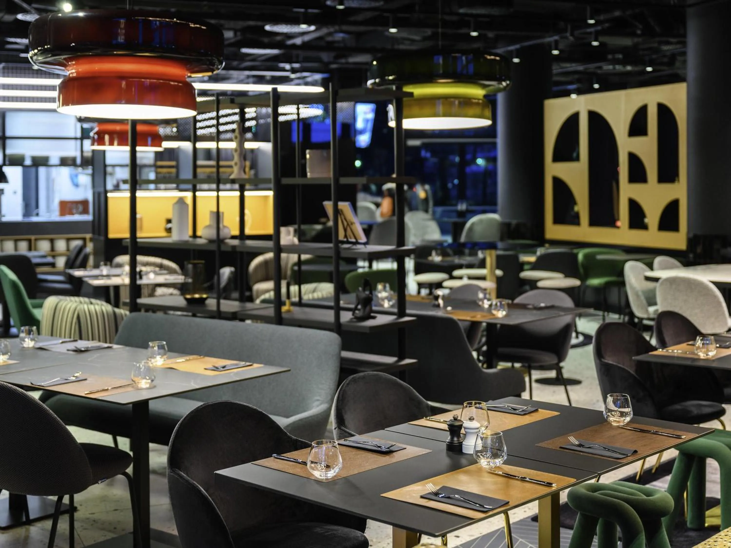 Restaurant/places to eat in ibis Budapest Stadium