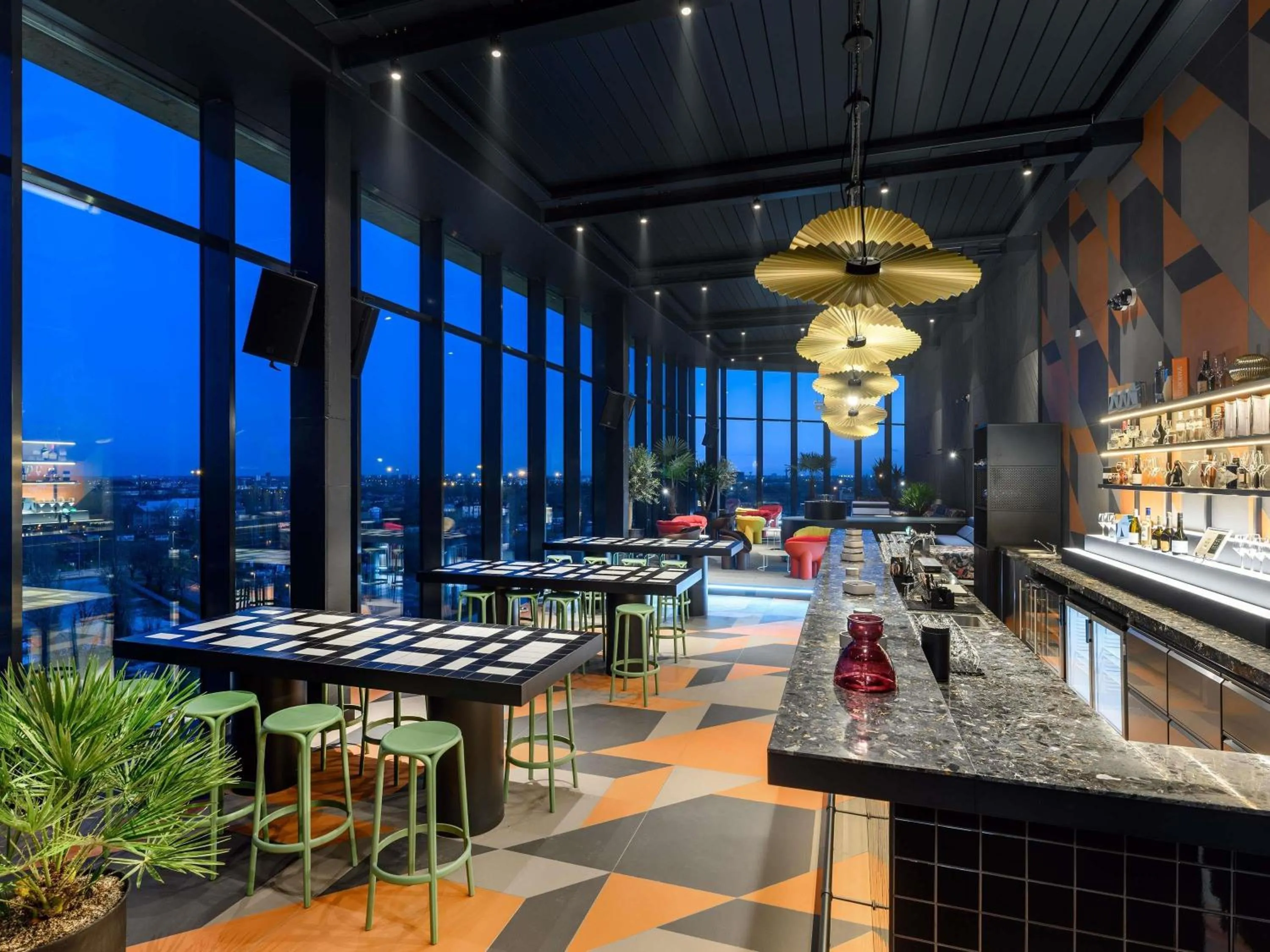 Lounge or bar in ibis Budapest Stadium