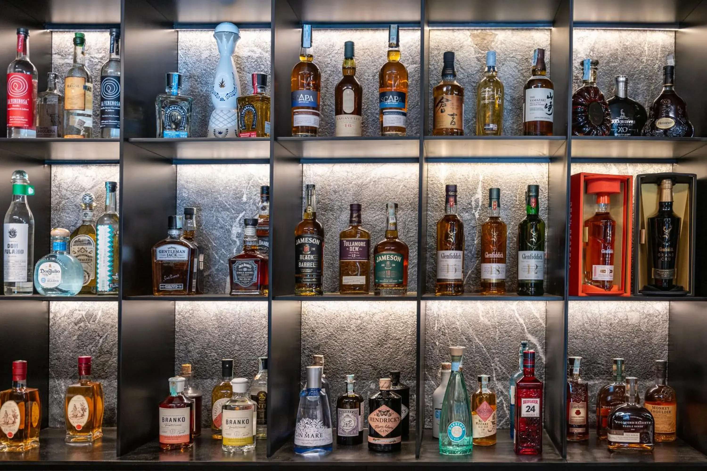 Lounge or bar in Swissôtel Resort Kolasin Lounge or bar in Swissôtel Resort Kolasin