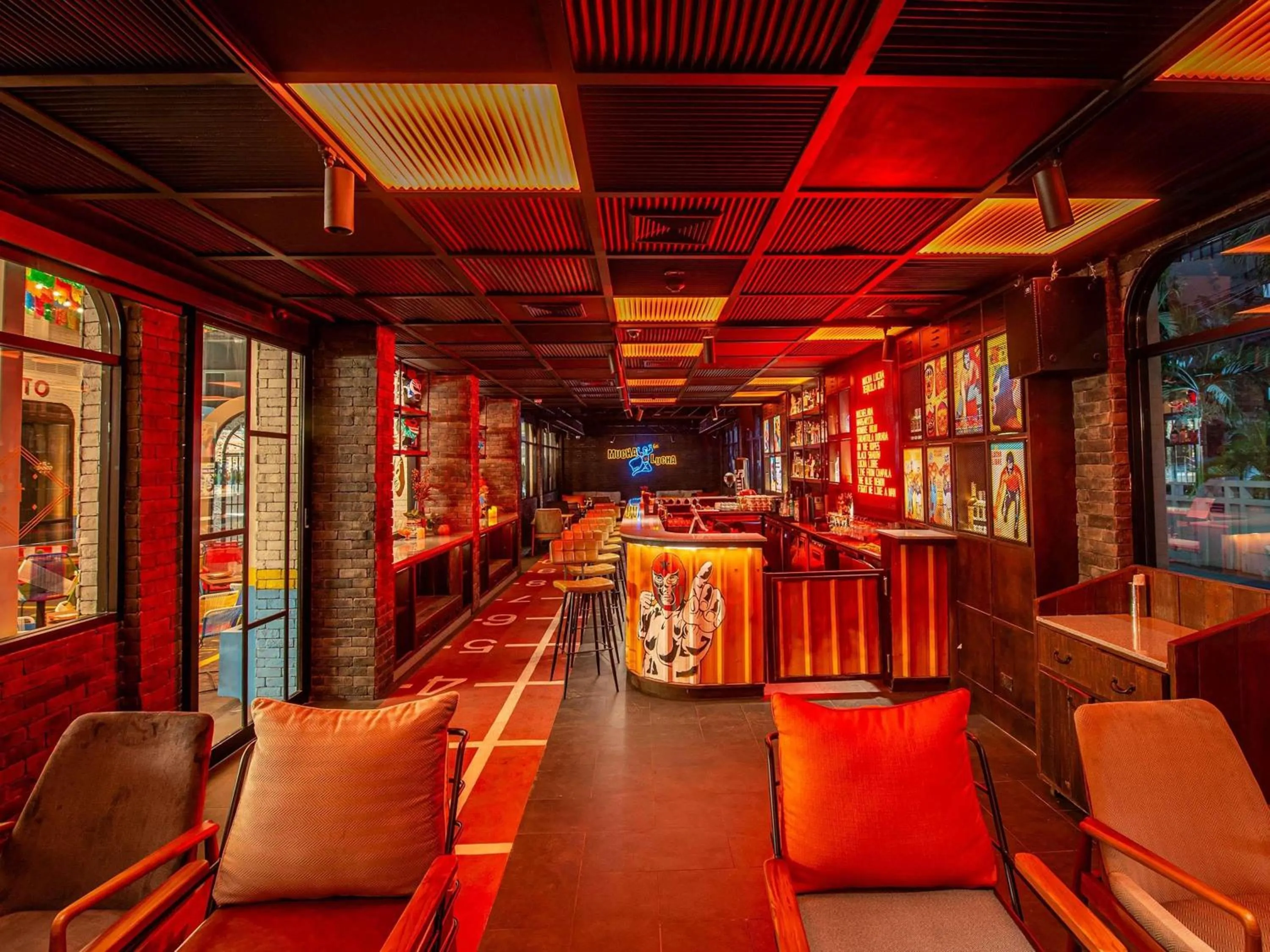 Lounge or bar in Novotel Living Bangkok Sukhumvit Legacy