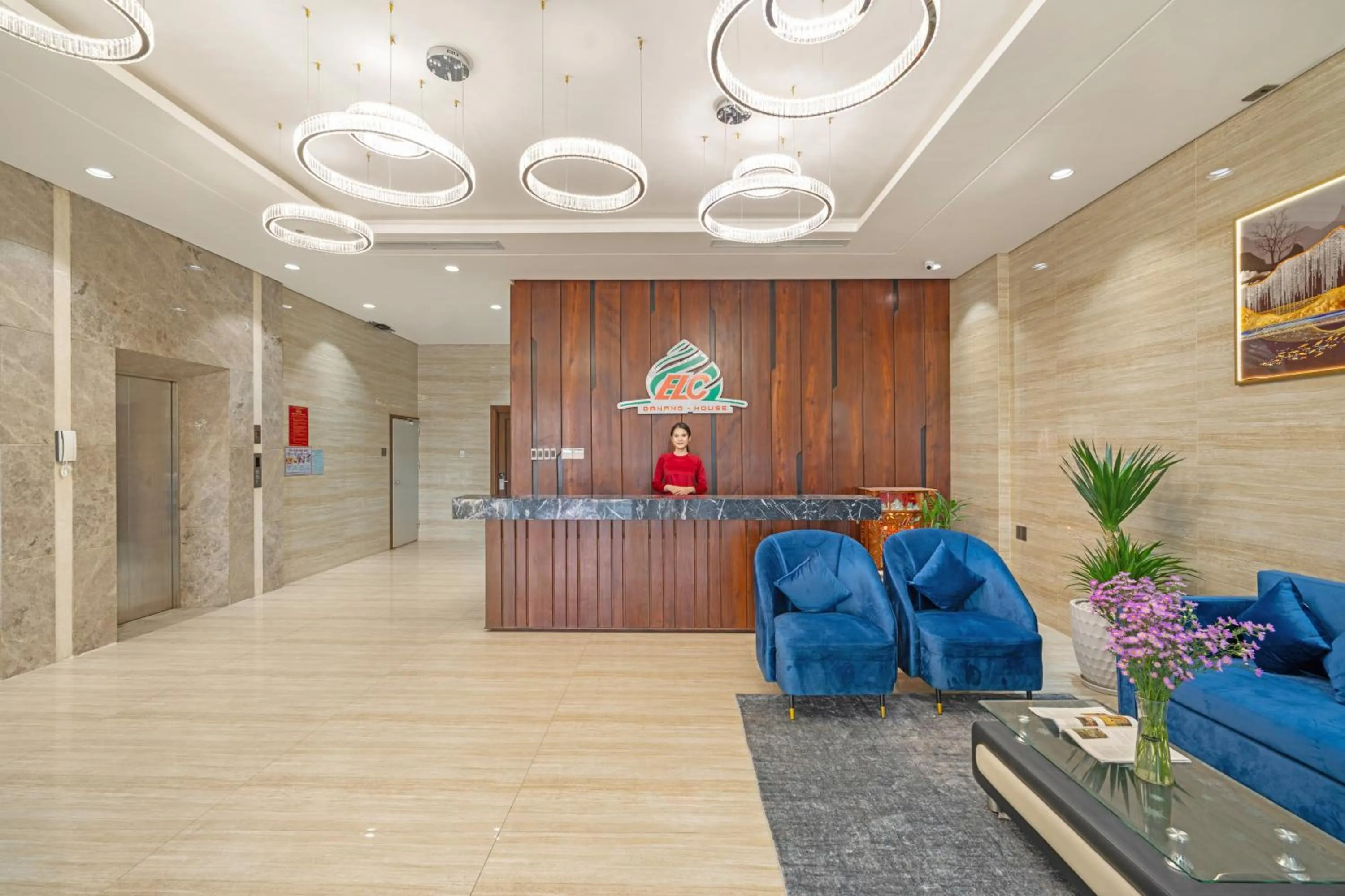 Communal lounge/ TV room in Dana Boutique Hotel & Apartment