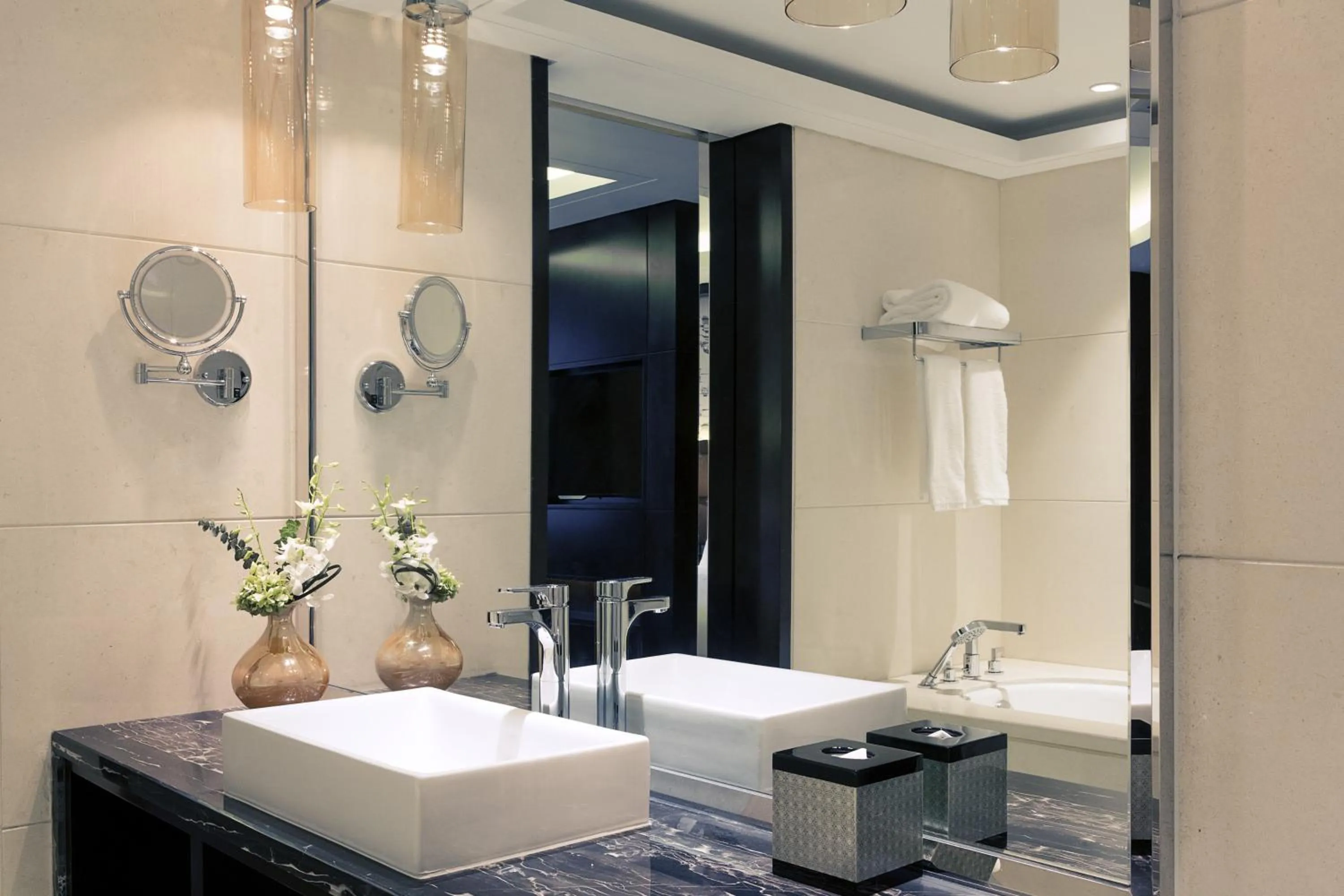 Toilet, Bathroom in Grand Mercure Beijing Dongcheng Hotel