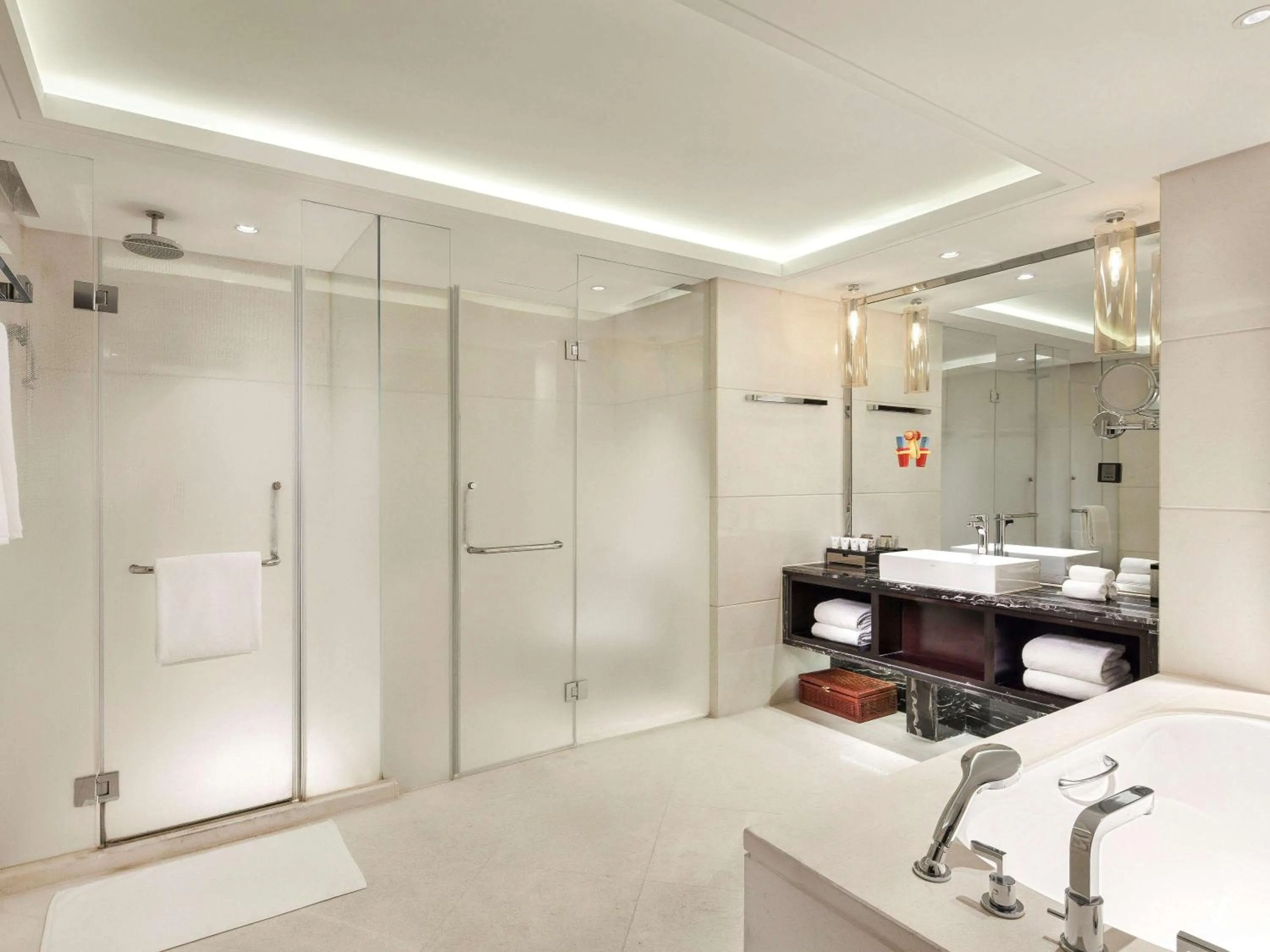 Photo of the whole room, Bathroom in Grand Mercure Beijing Dongcheng Hotel