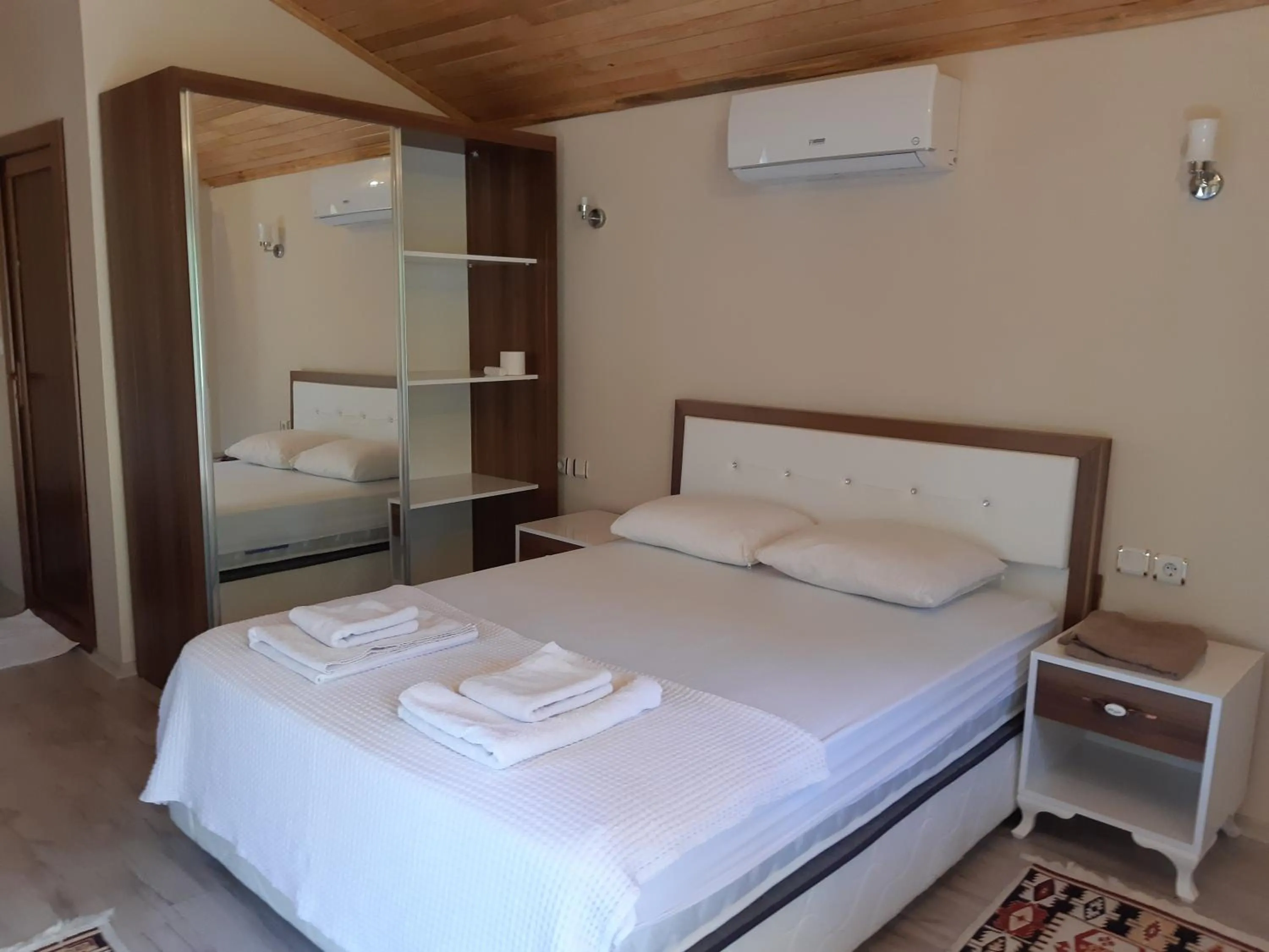 Secret Garden Hotel & Bungalows